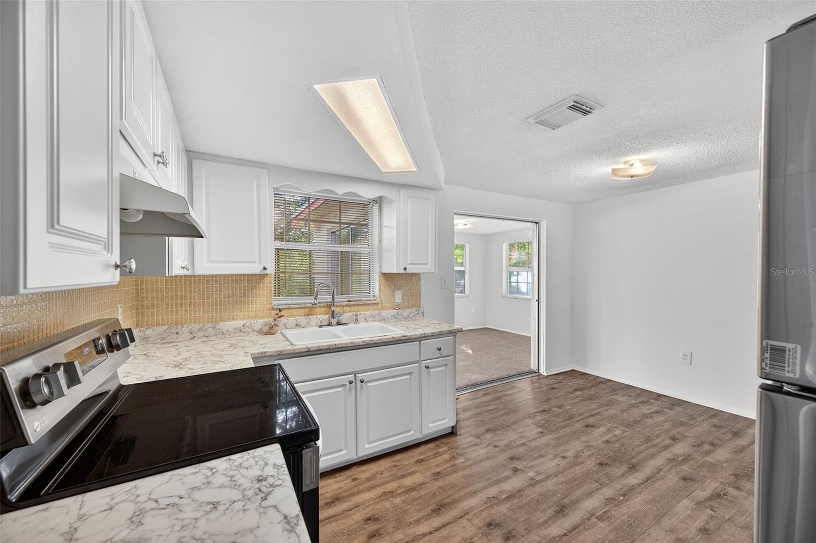 10102 GLEN MOOR LN — photo 18