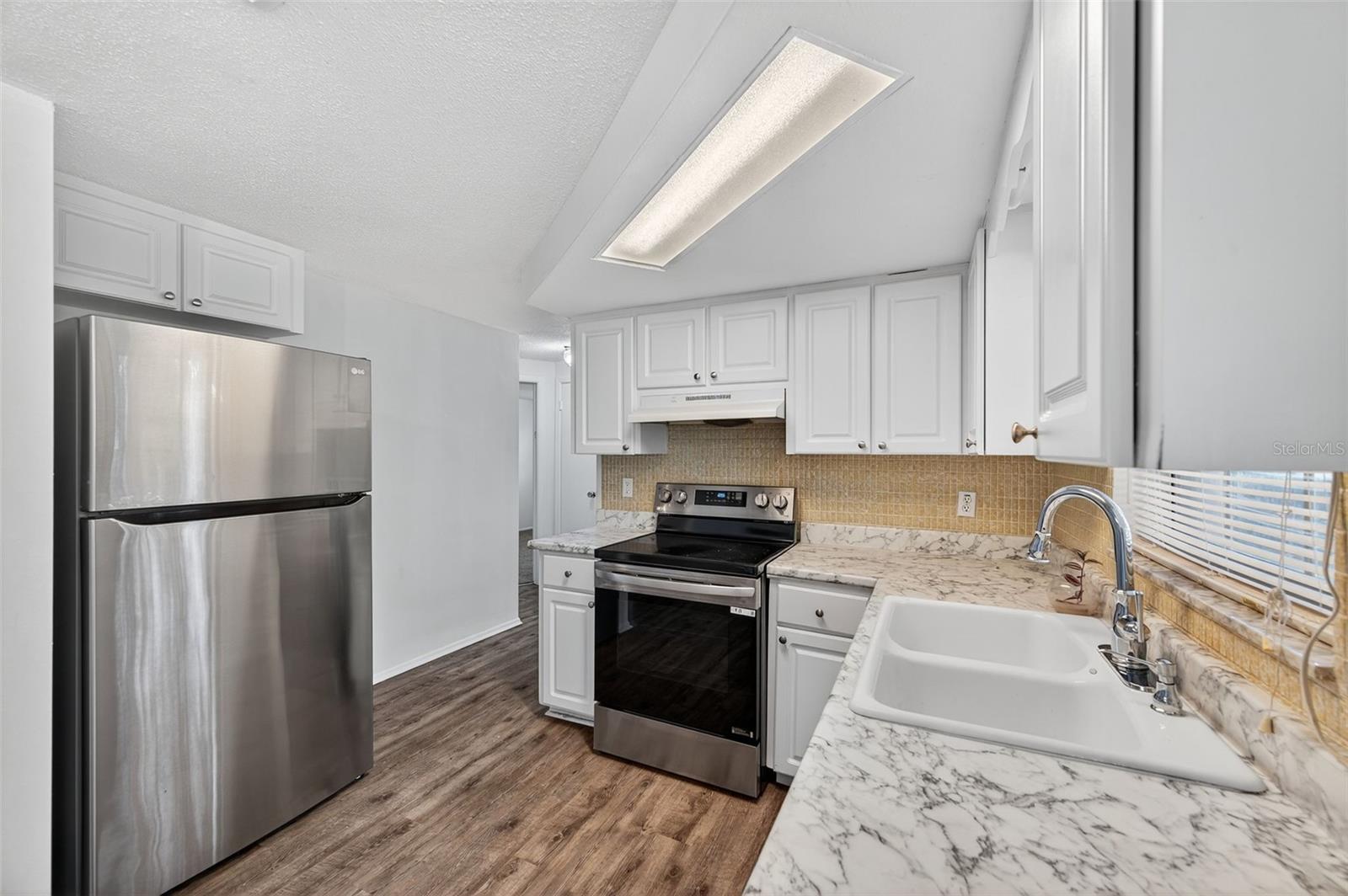 10102 GLEN MOOR LN — photo 16