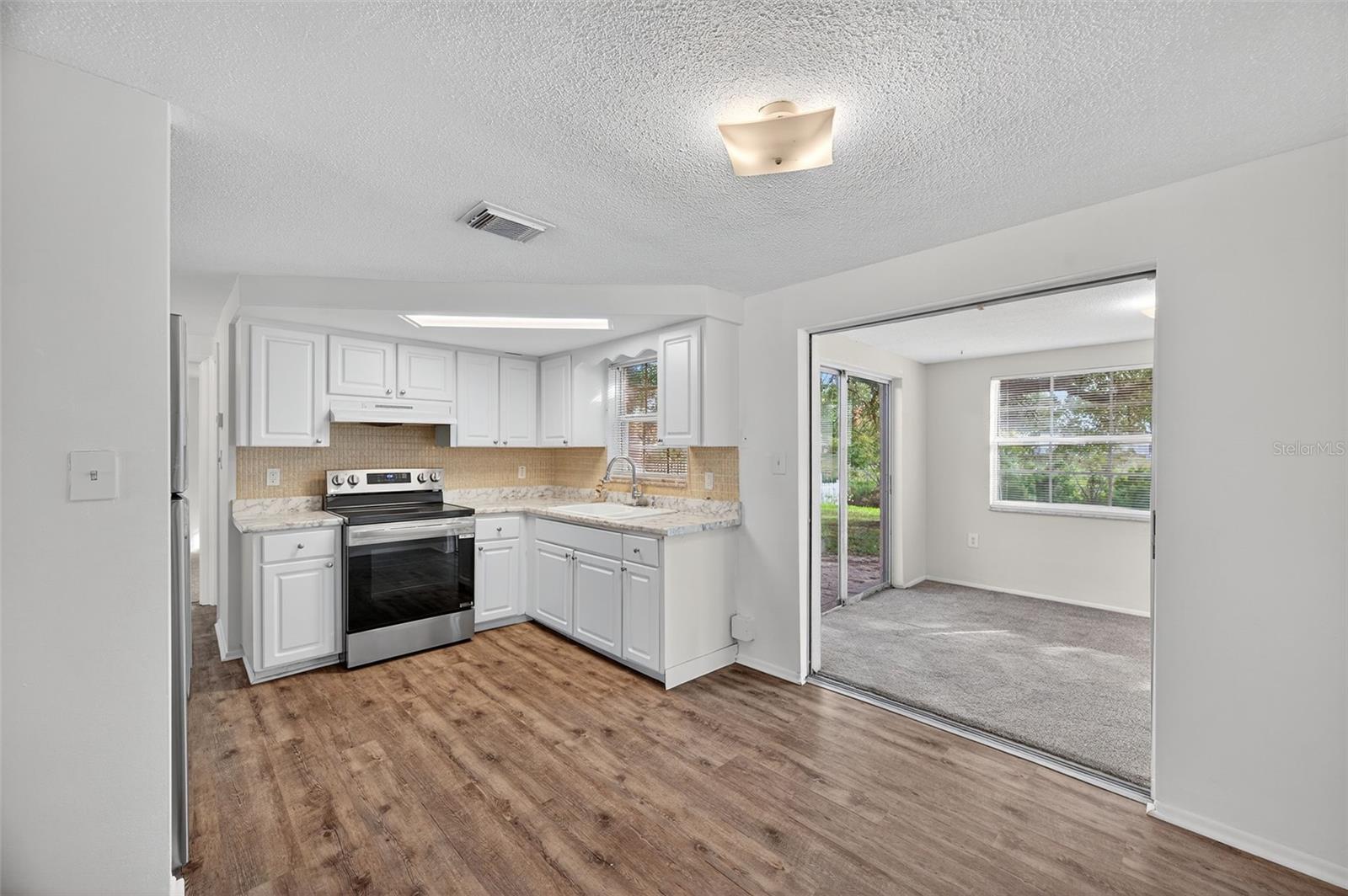 10102 GLEN MOOR LN — photo 13