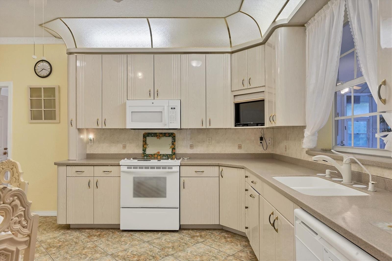12209 COTORRO AVE — photo 17