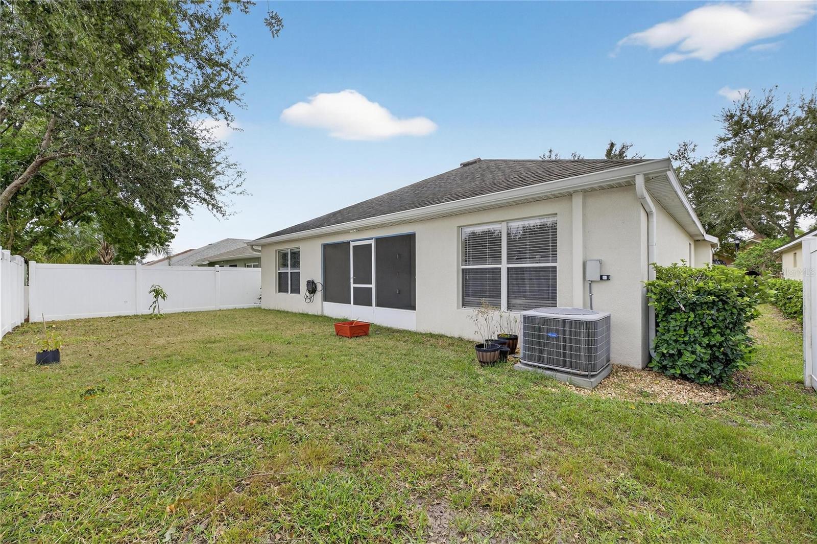 424 DOWN PINE DR — photo 32