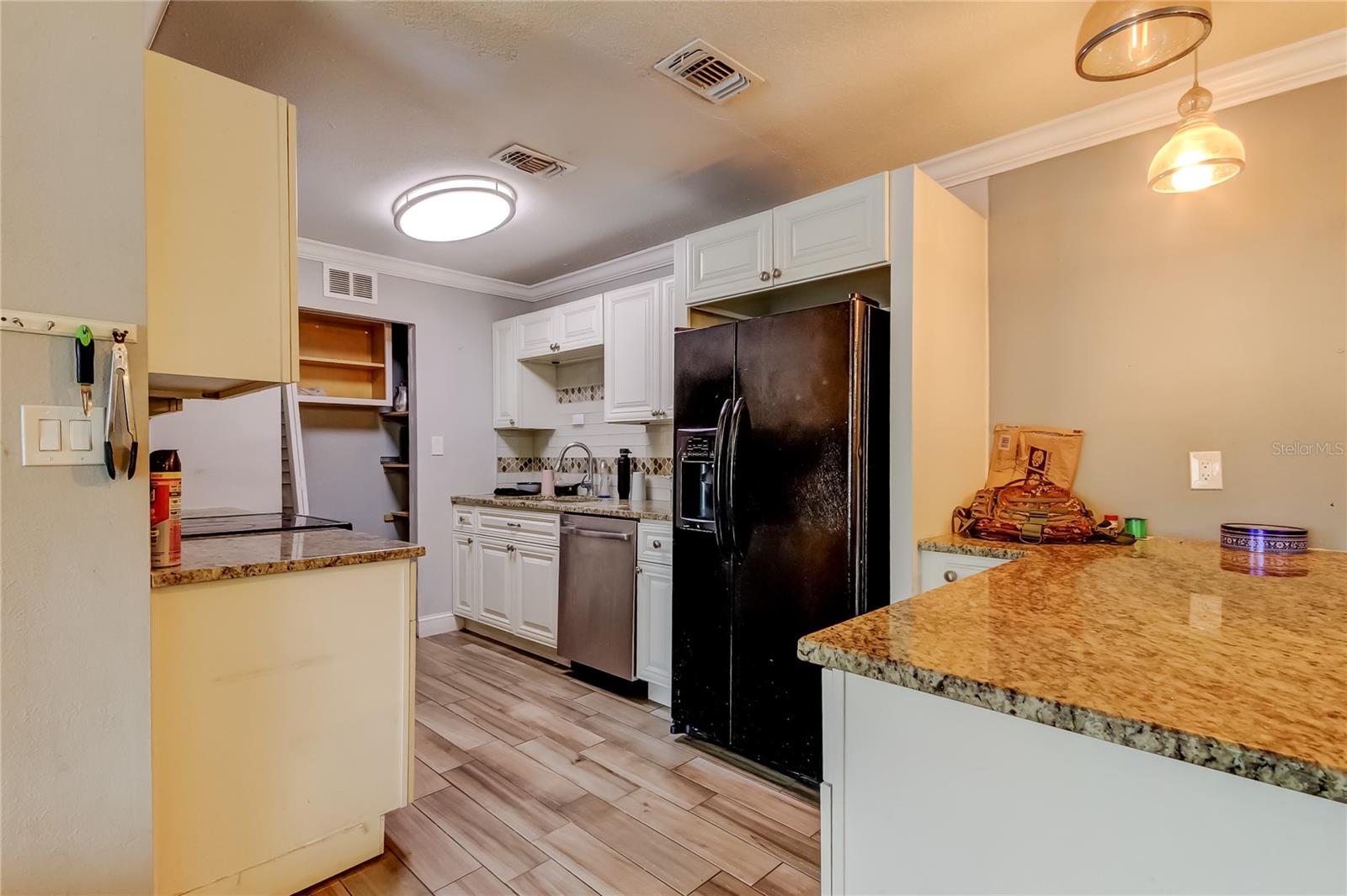 4532 DEVONSHIRE RD — photo 8