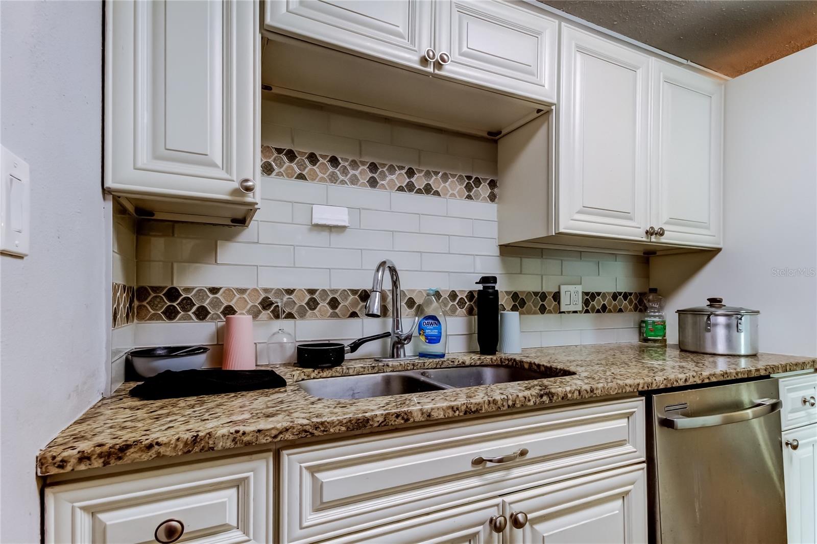 4532 DEVONSHIRE RD — photo 13