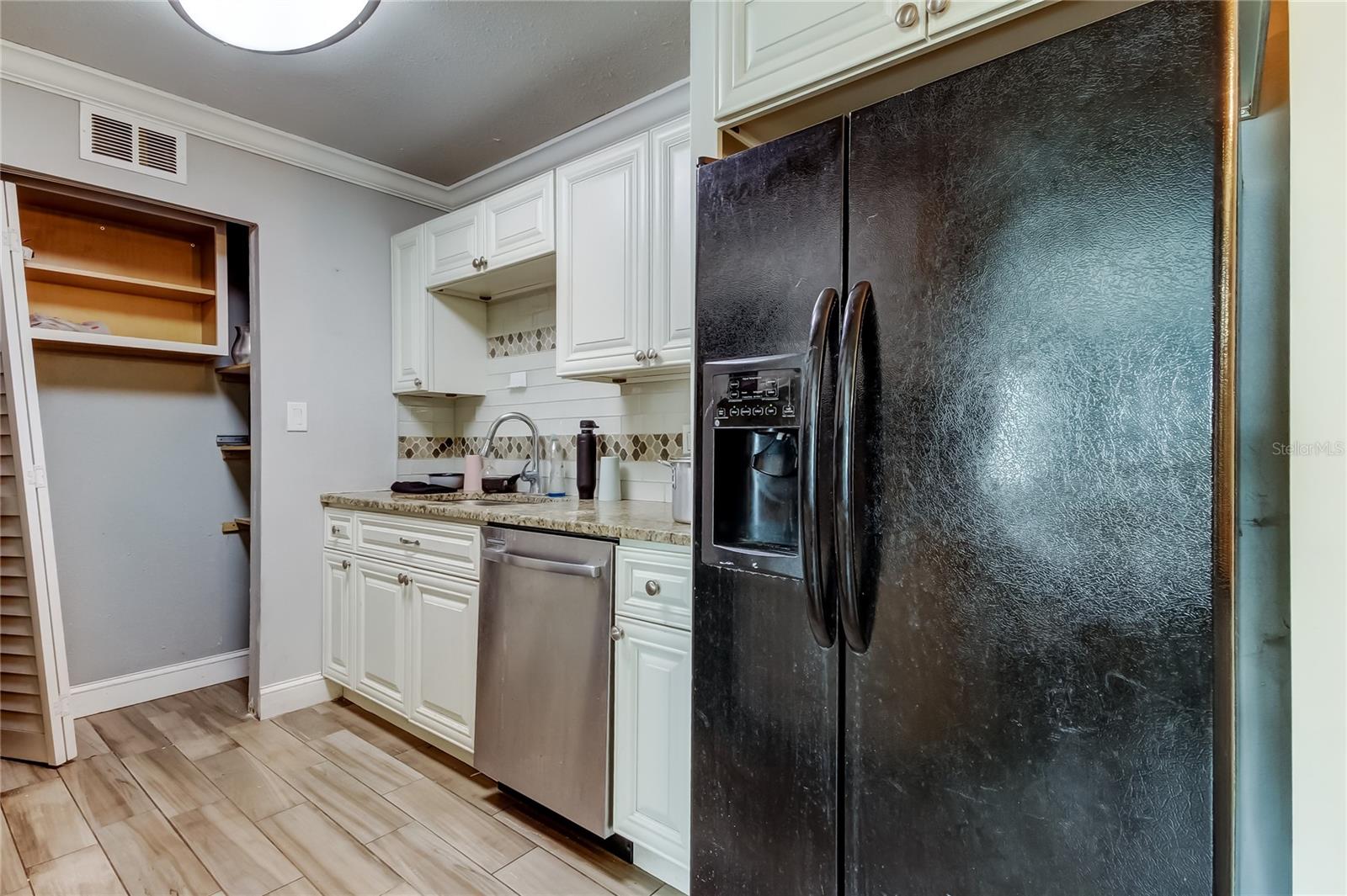 4532 DEVONSHIRE RD — photo 10