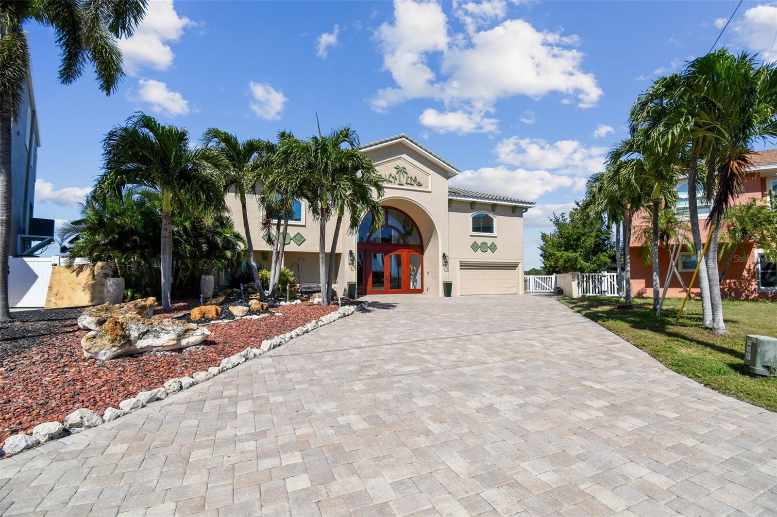 582 JOHNS PASS AVE — photo 3