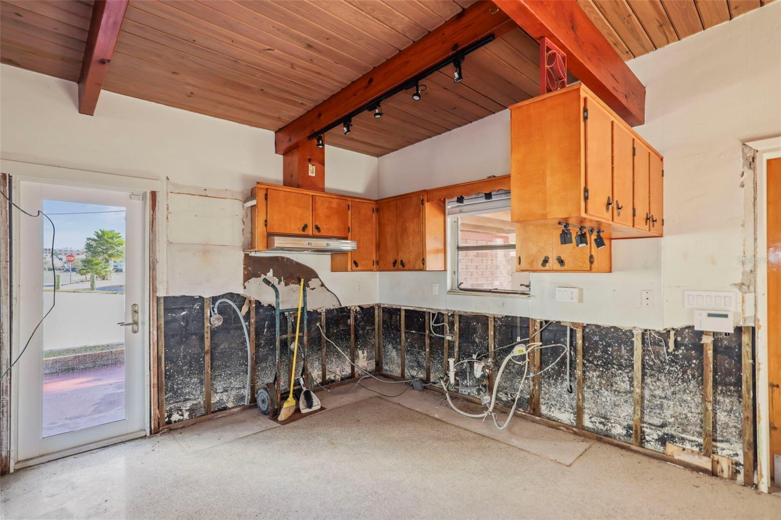 11921 LAGOON LN — photo 17
