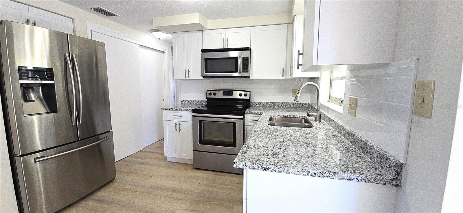 4102 DALWOOD DR — photo 4