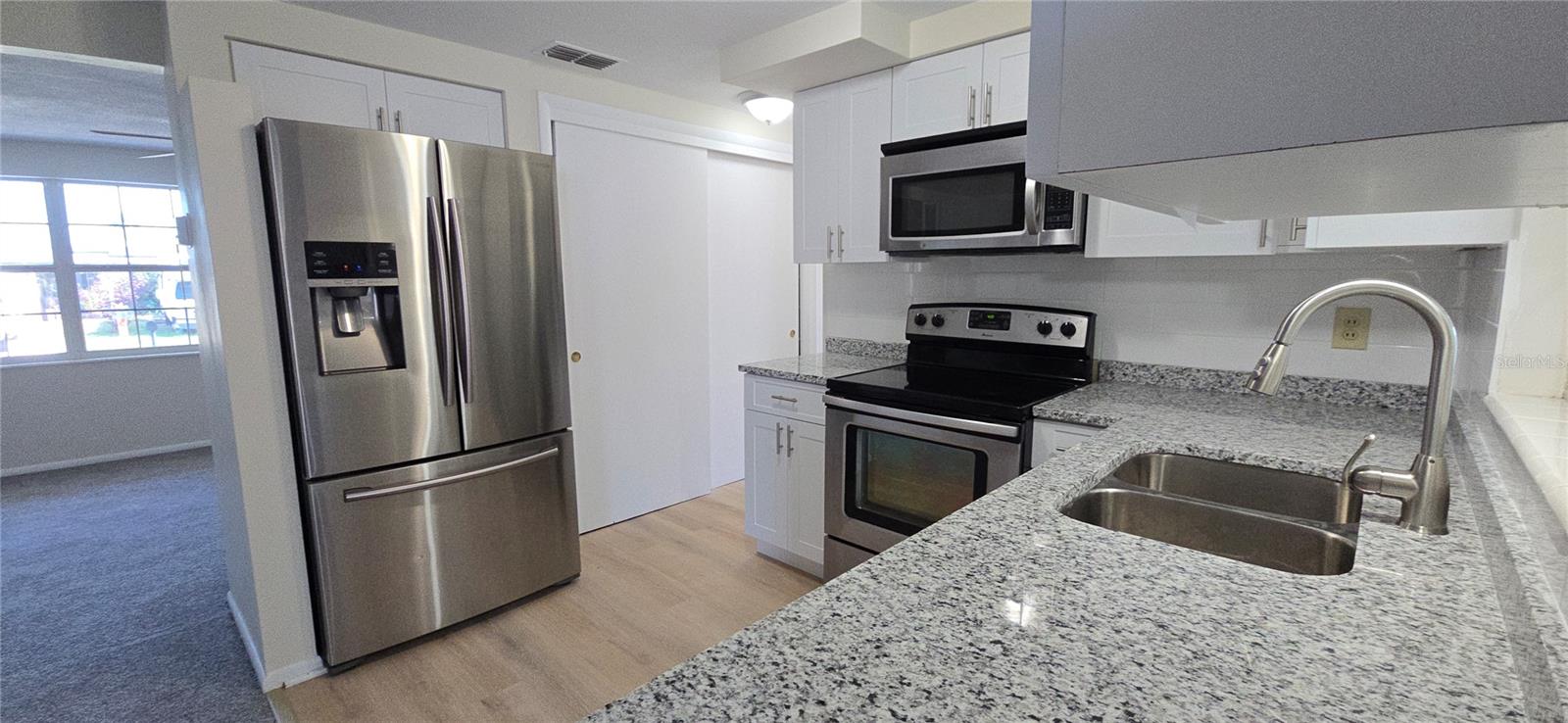 4102 DALWOOD DR — photo 3