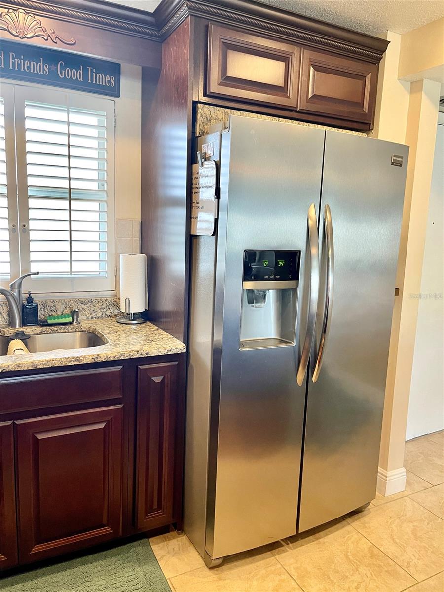 4650 COVE CIR #402 — photo 6