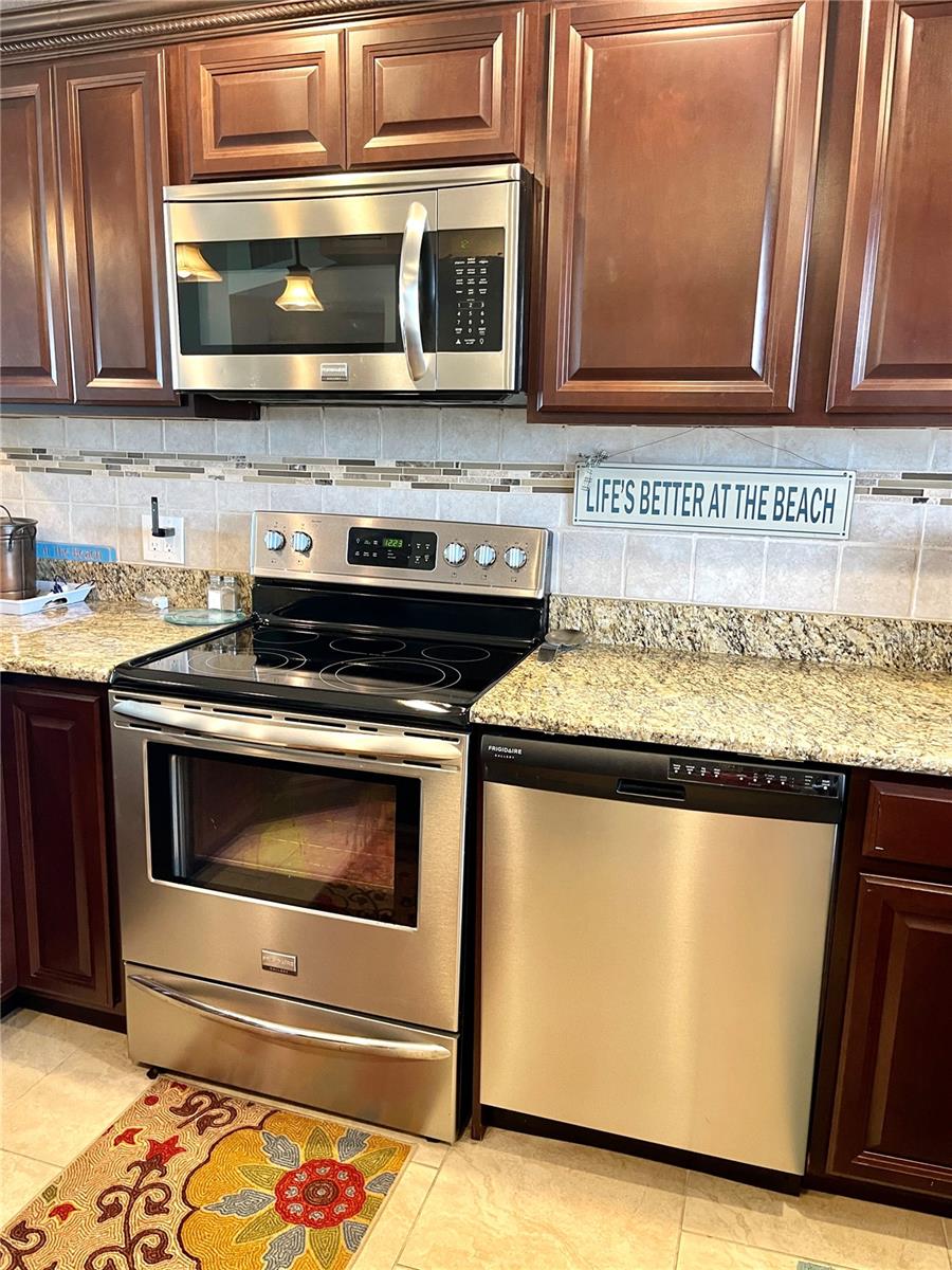 4650 COVE CIR #402 — photo 7