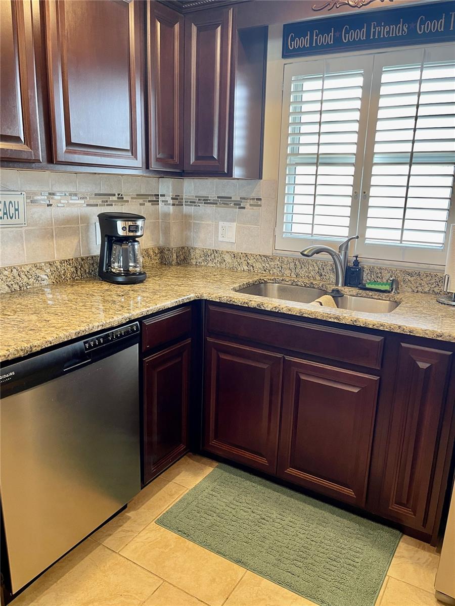 4650 COVE CIR #402 — photo 8
