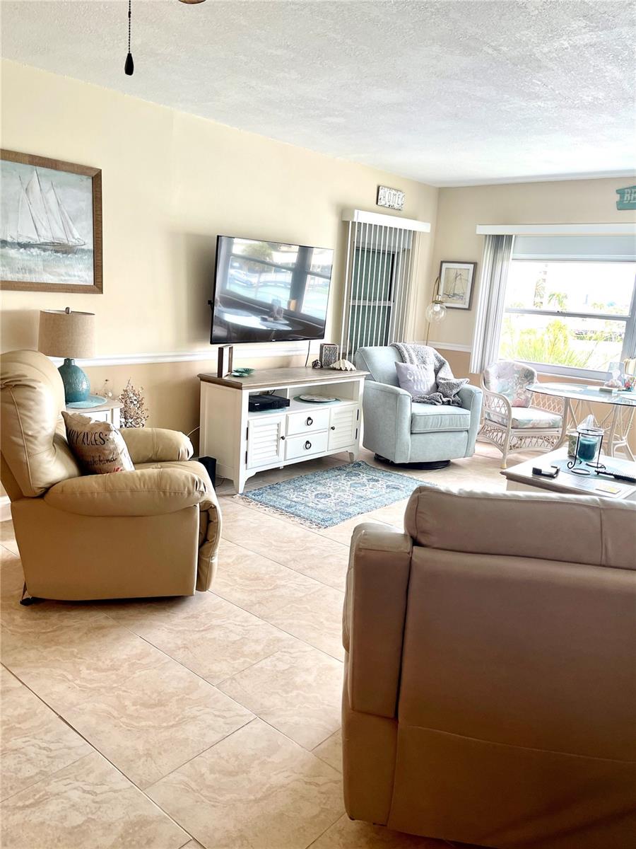 4650 COVE CIR #402 — photo 11