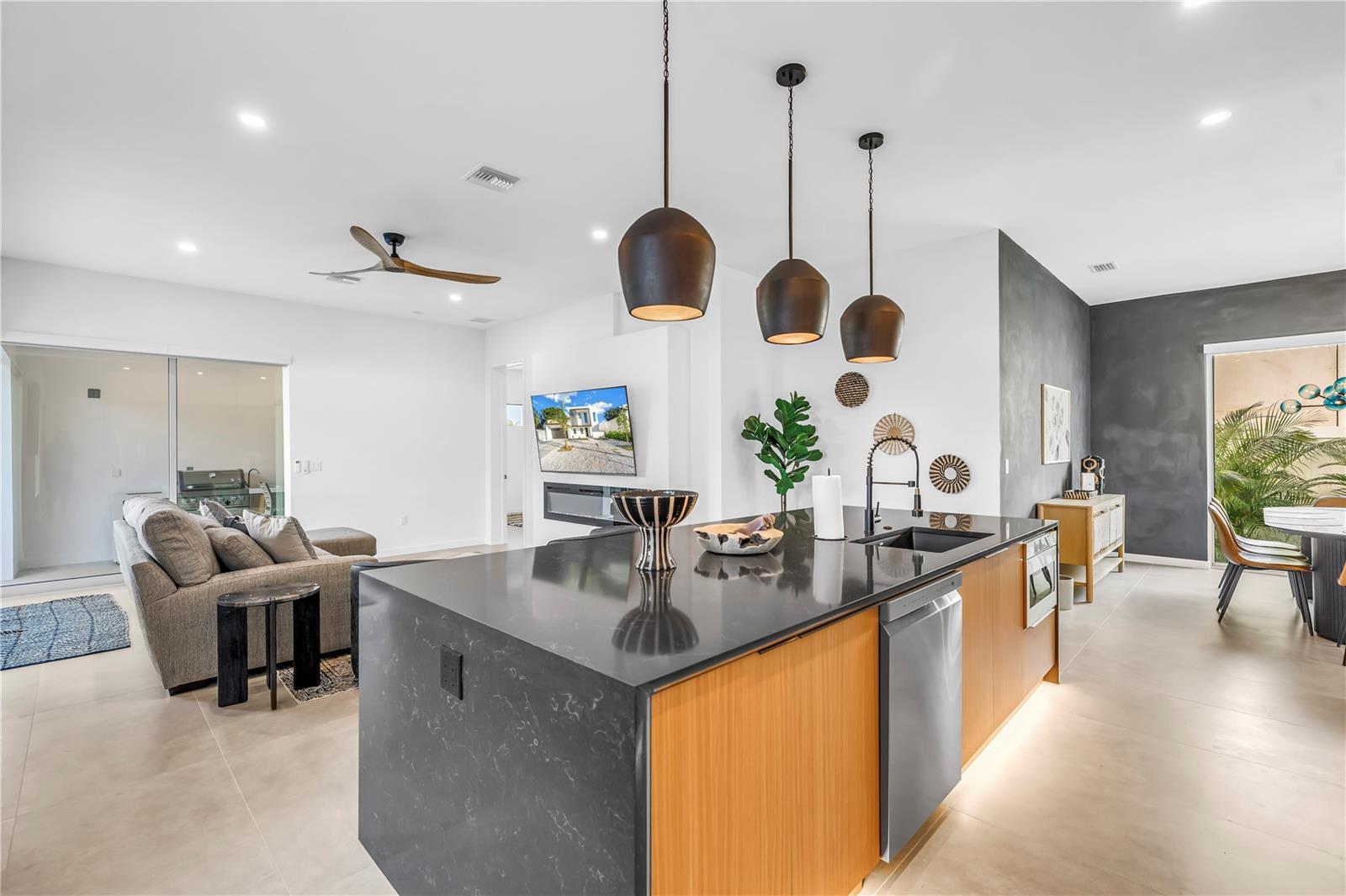 2305 TEMPLE ST — photo 12