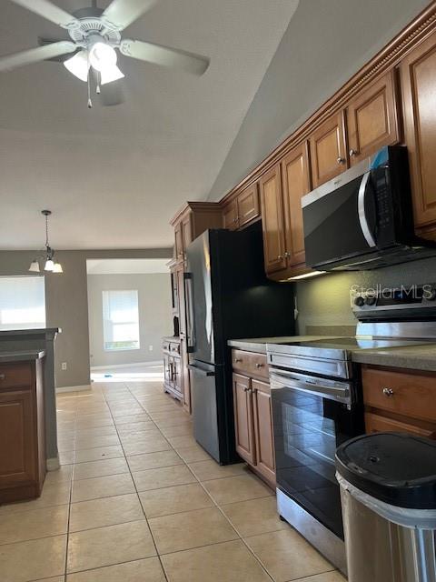 2447 JARVIS ST — photo 5