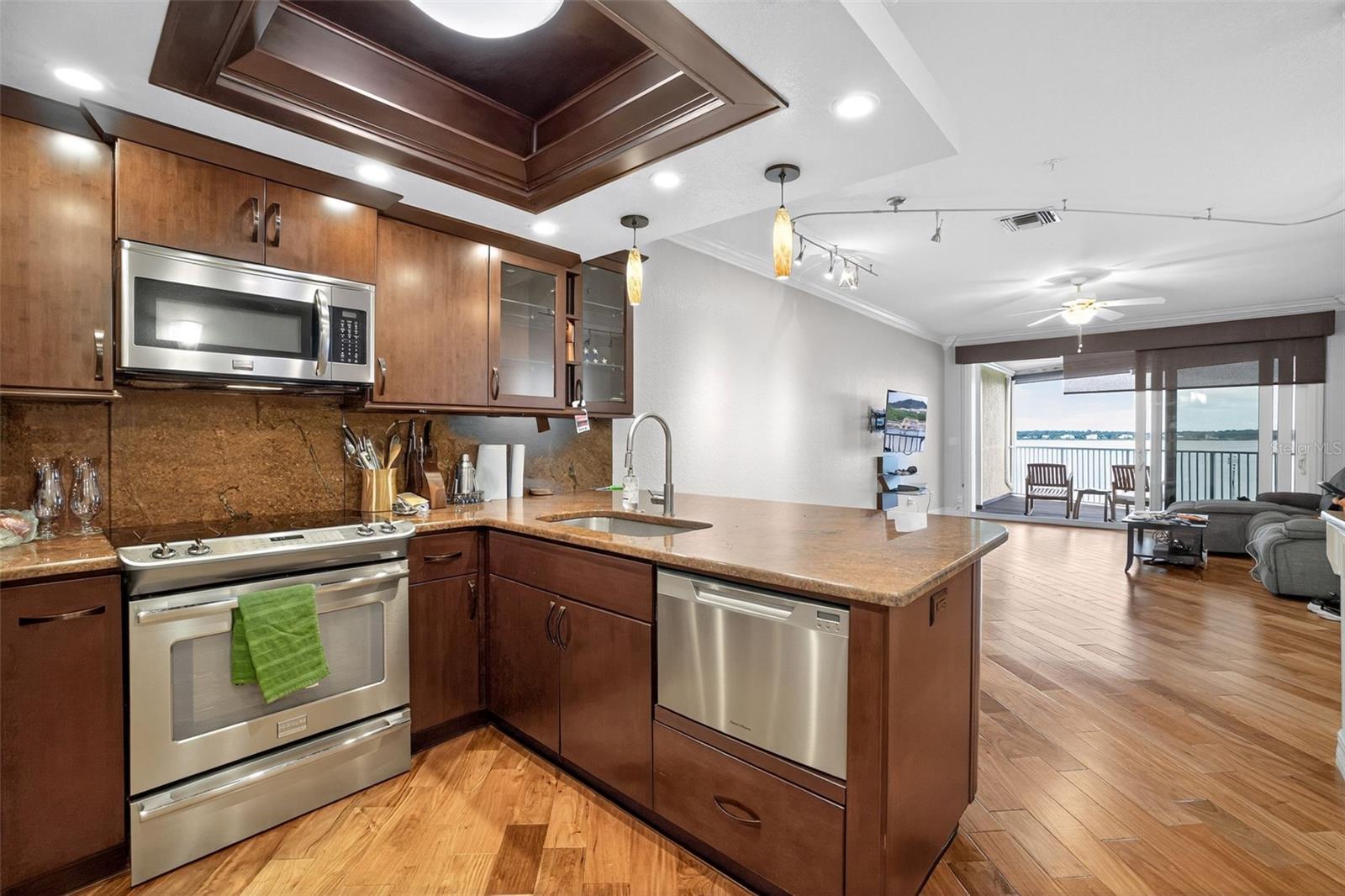 140 BRENT CIR — photo 10