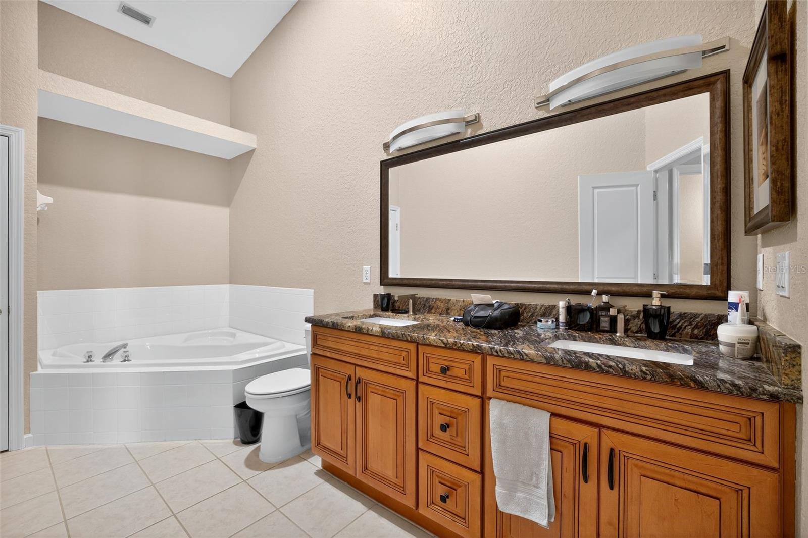 140 BRENT CIR — photo 17