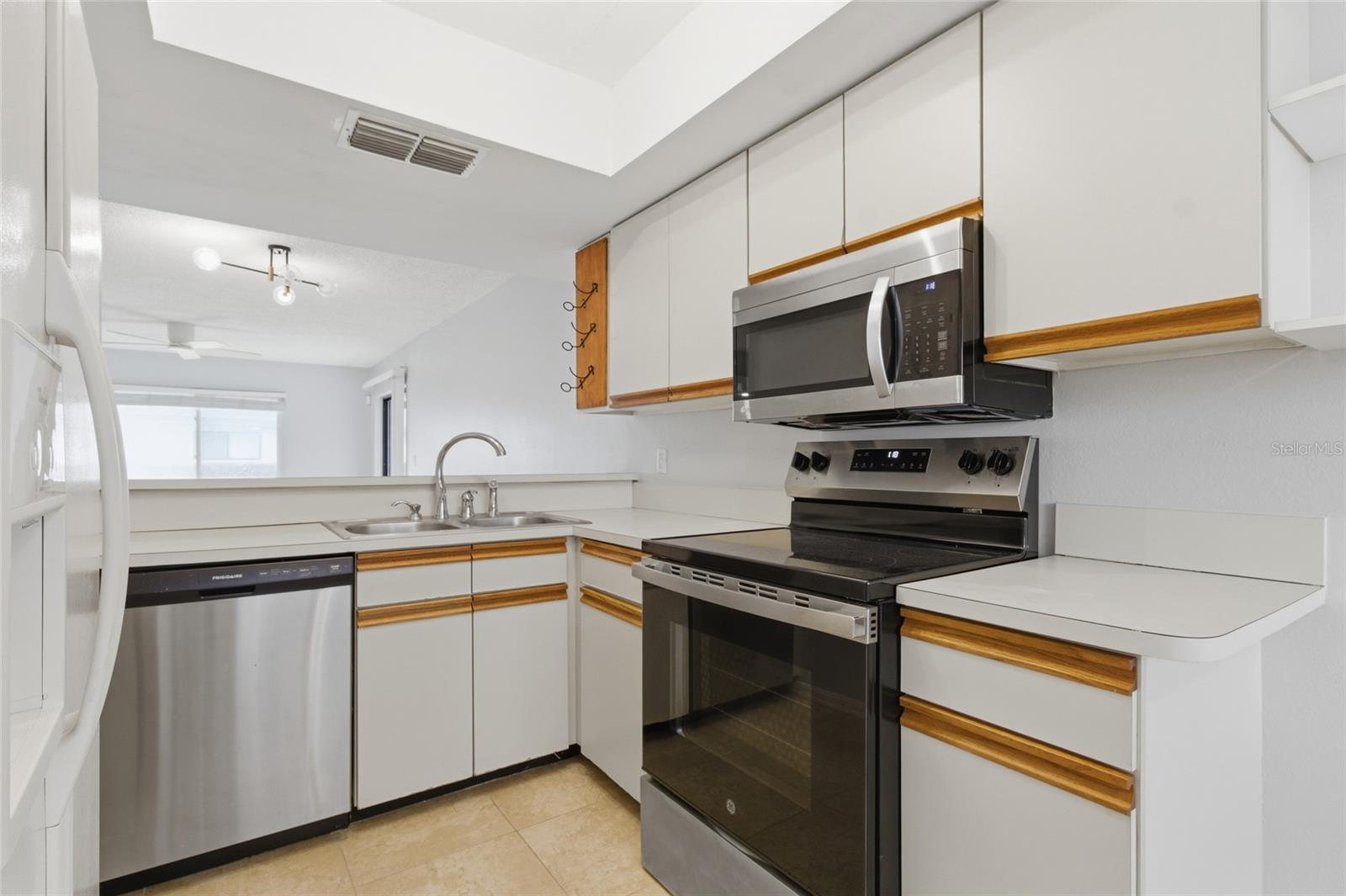 2701 COUNTRYSIDE BLVD #102 — photo 3