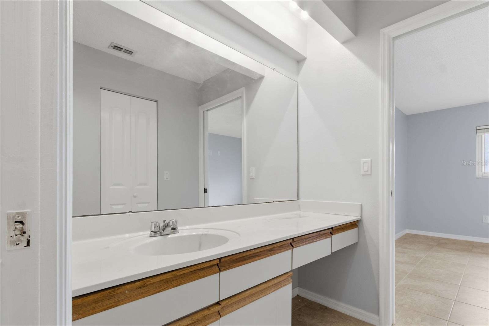 2701 COUNTRYSIDE BLVD #102 — photo 38