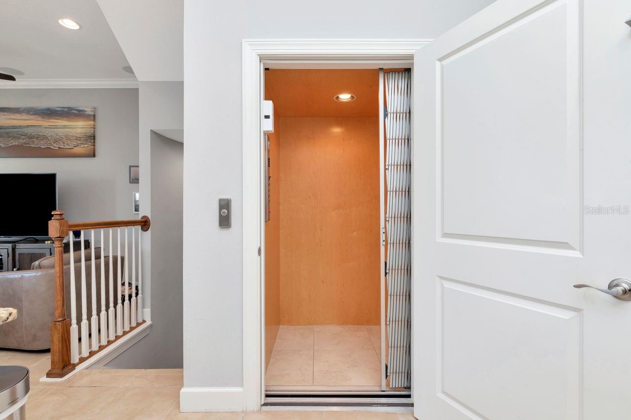 196 HAVEN BEACH DR — photo 23