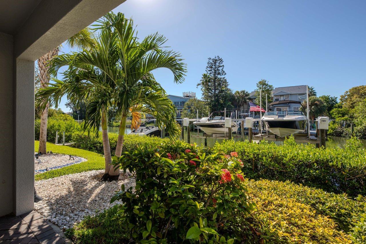 196 HAVEN BEACH DR — photo 41
