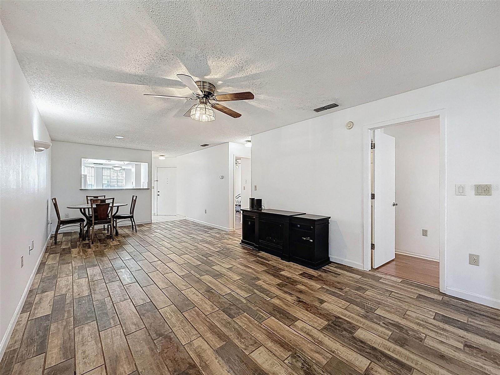 11403 VERSAILLES LN #E — photo 44
