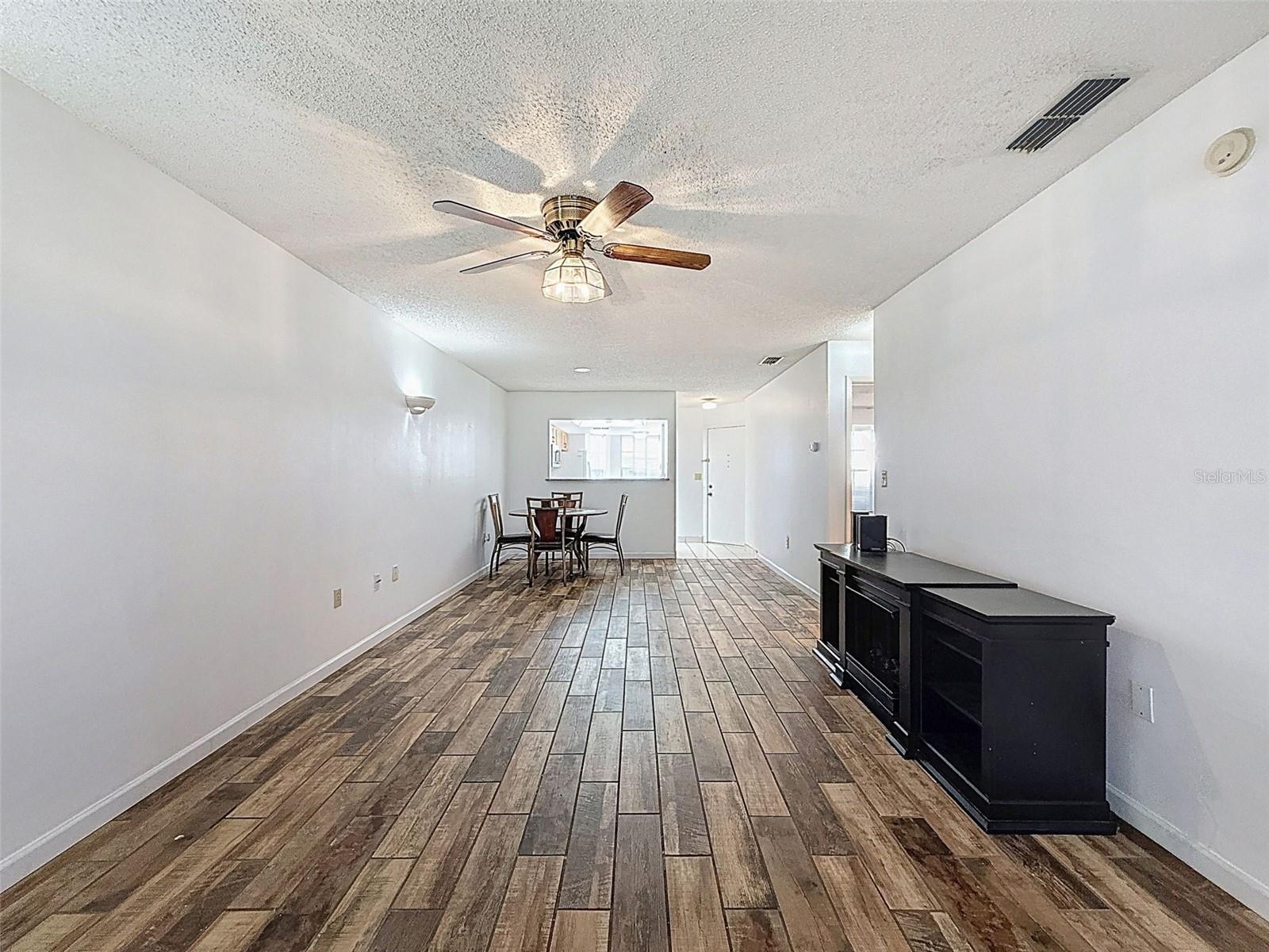 11403 VERSAILLES LN #E — photo 34