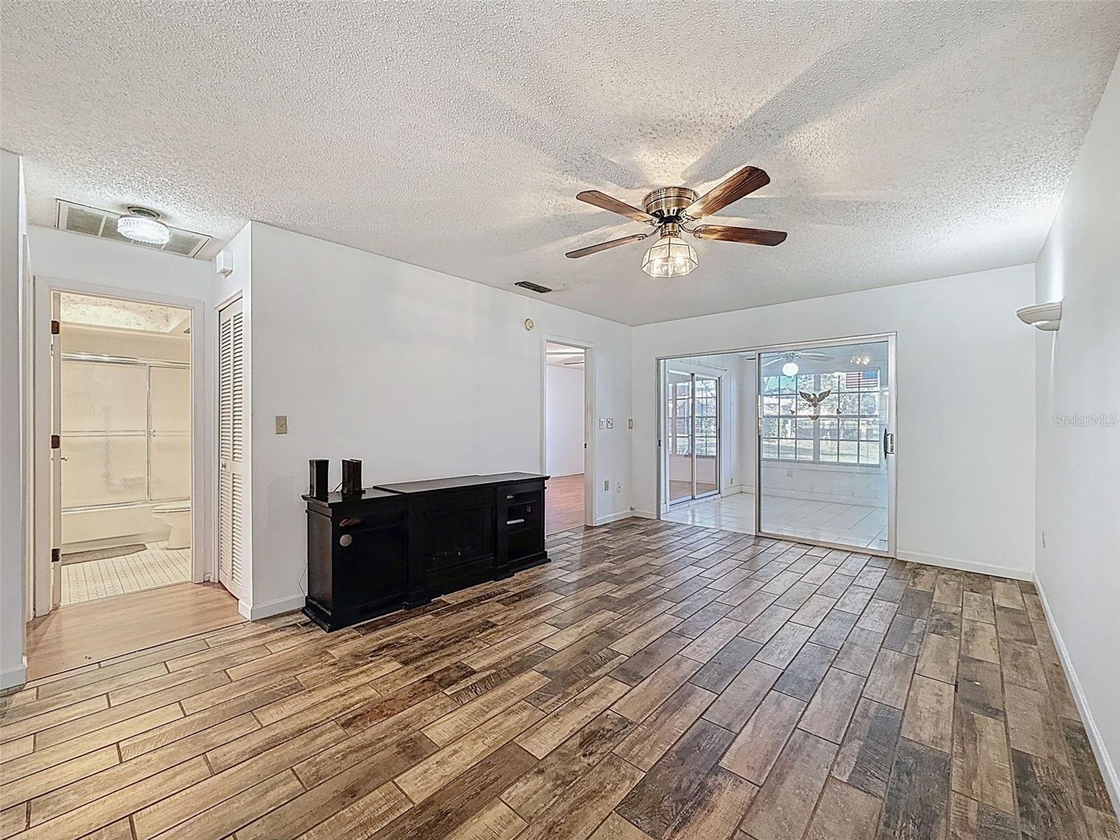 11403 VERSAILLES LN #E — photo 27