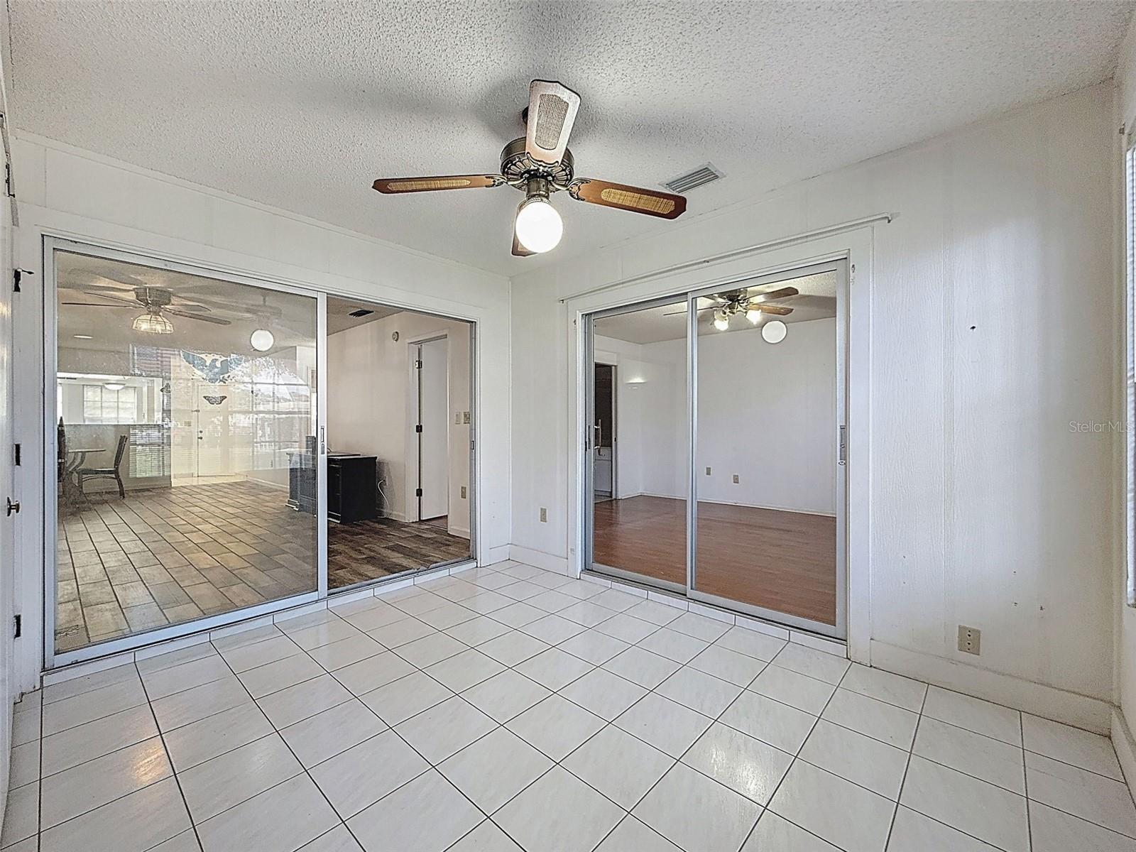11403 VERSAILLES LN #E — photo 32