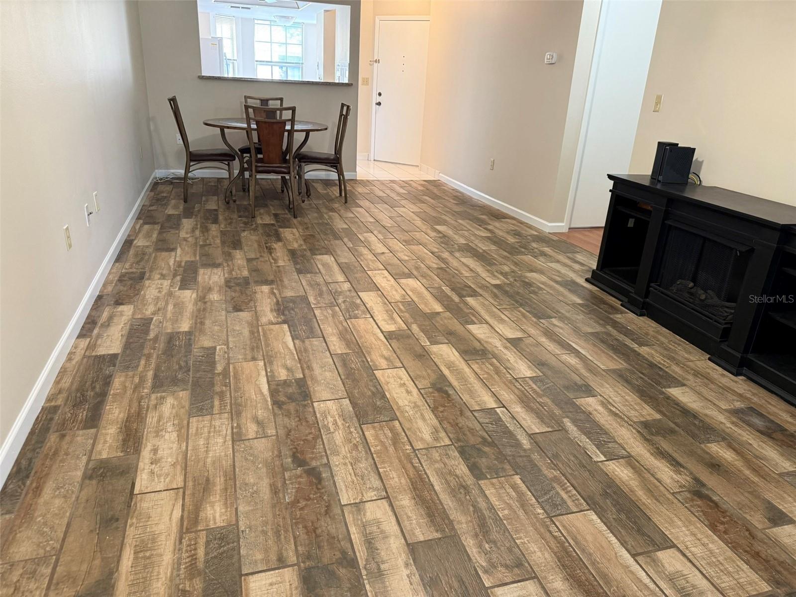 11403 VERSAILLES LN #E — photo 21