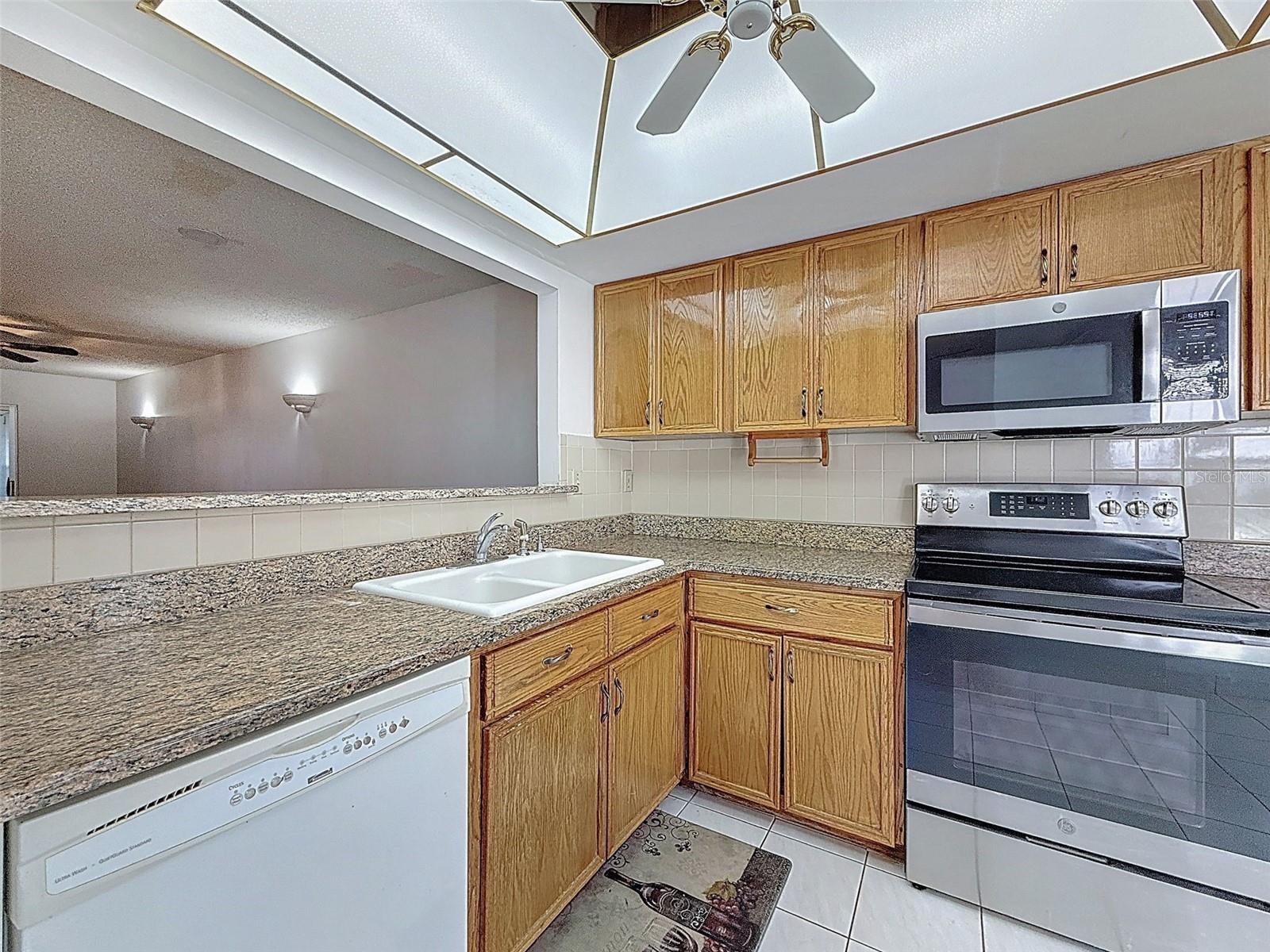 11403 VERSAILLES LN #E — photo 11