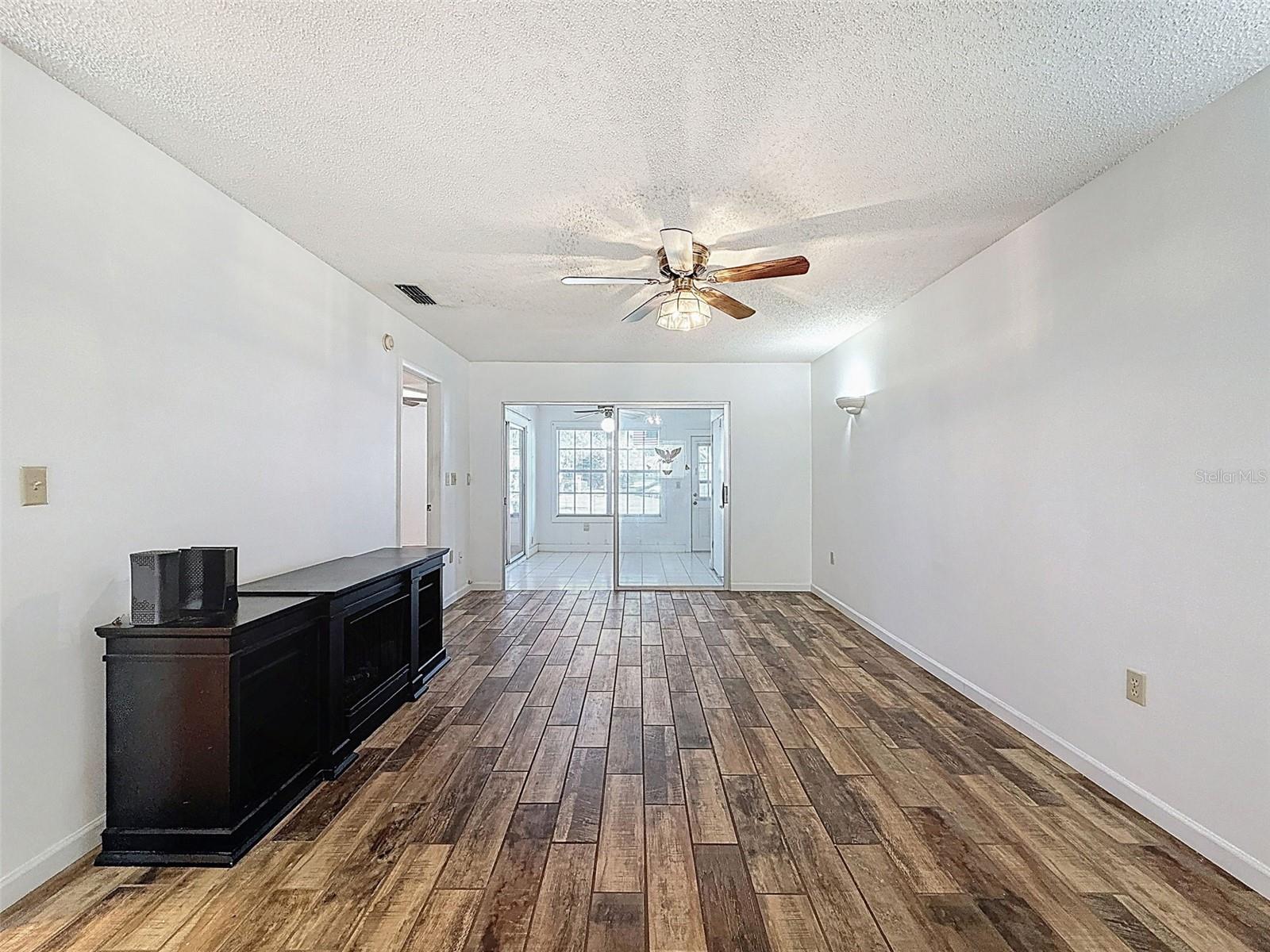 11403 VERSAILLES LN #E — photo 3
