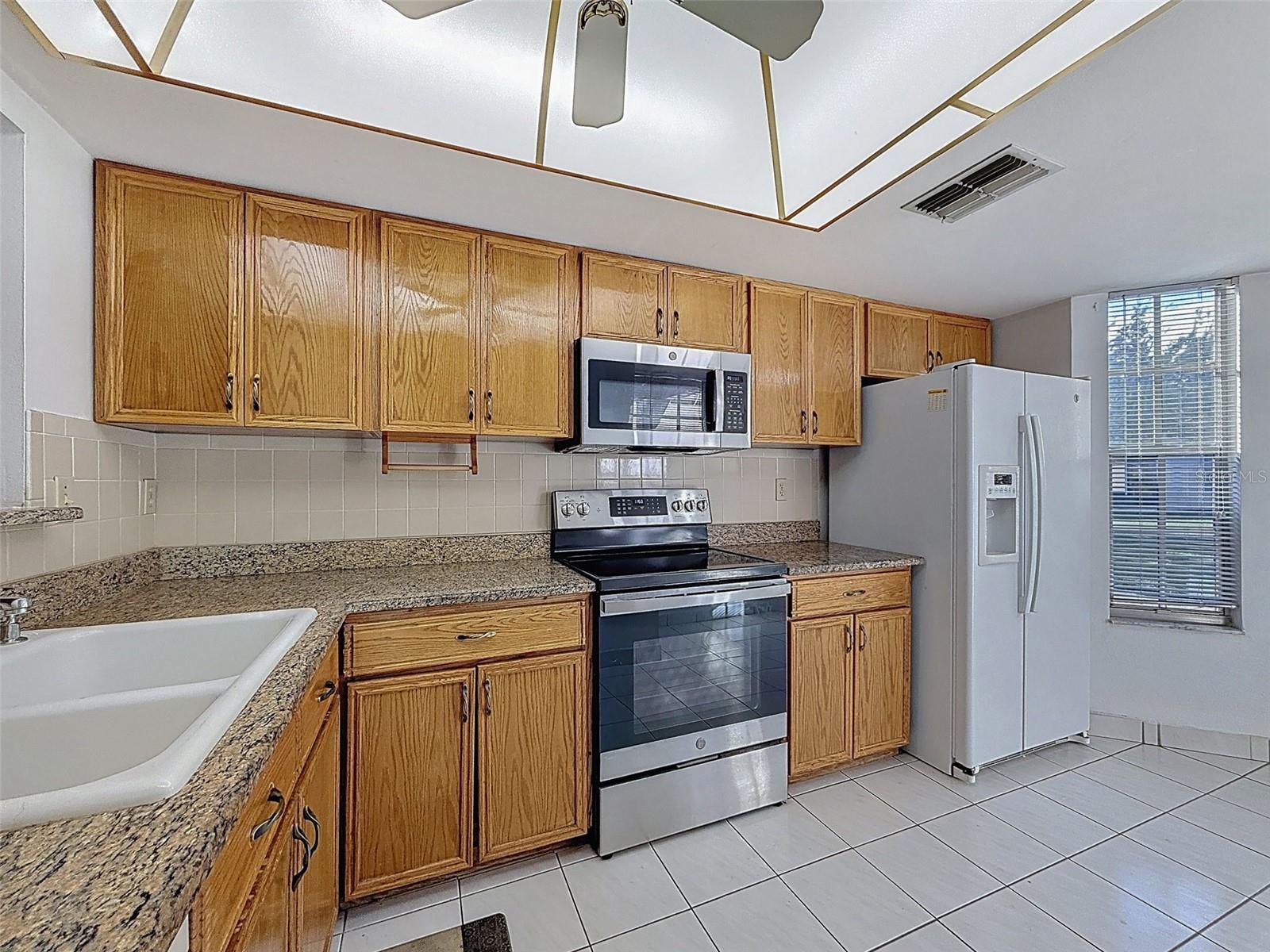 11403 VERSAILLES LN #E — photo 12