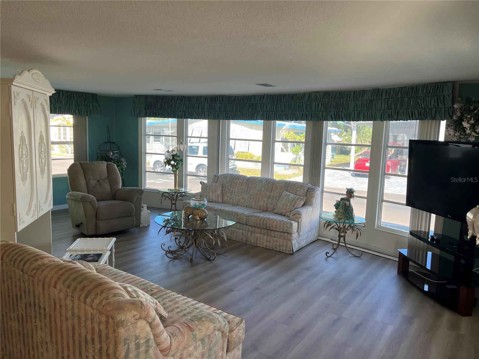 518 CERVINA DR N — photo 8