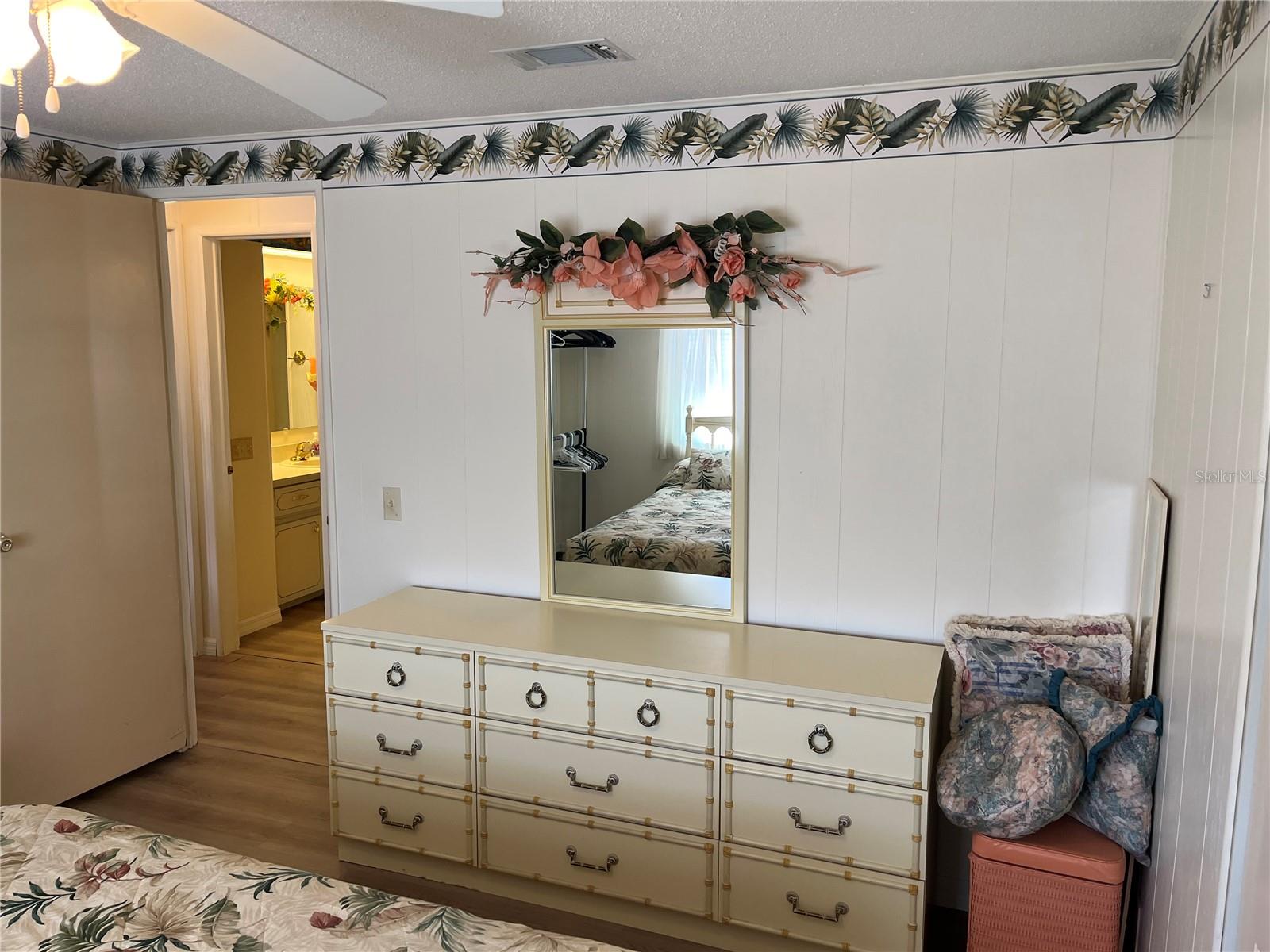 518 CERVINA DR N — photo 35