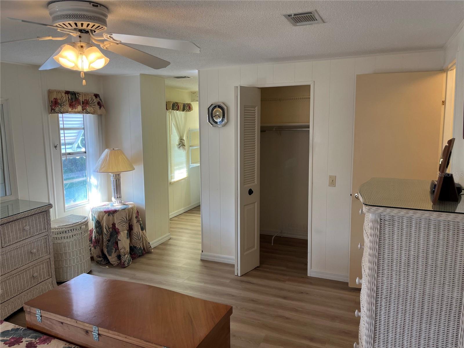 518 CERVINA DR N — photo 44