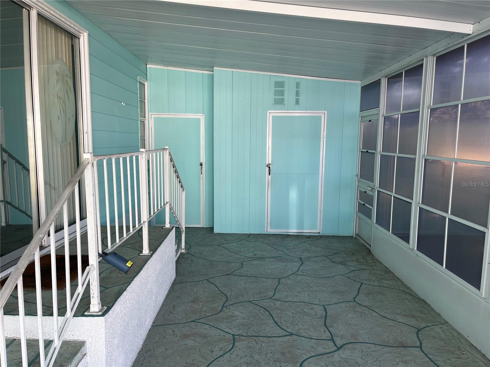 518 CERVINA DR N — photo 7