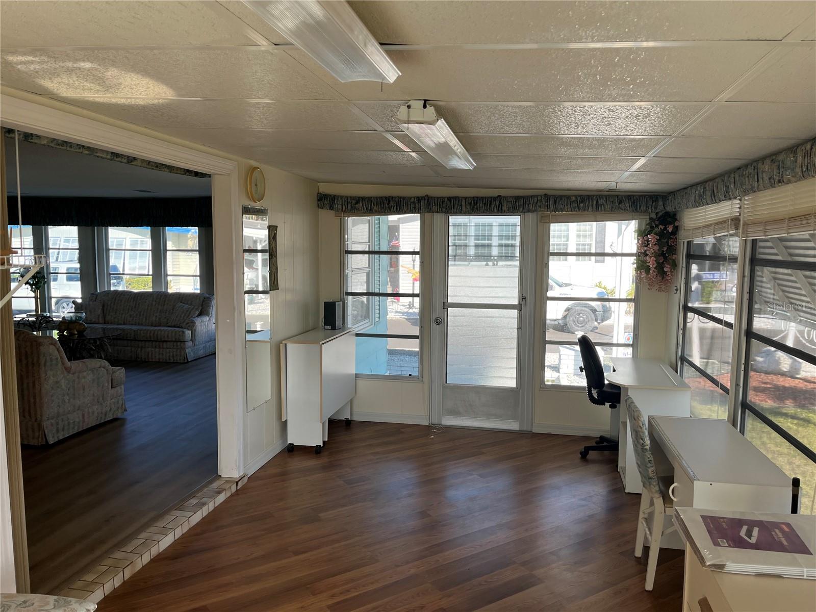 518 CERVINA DR N — photo 20