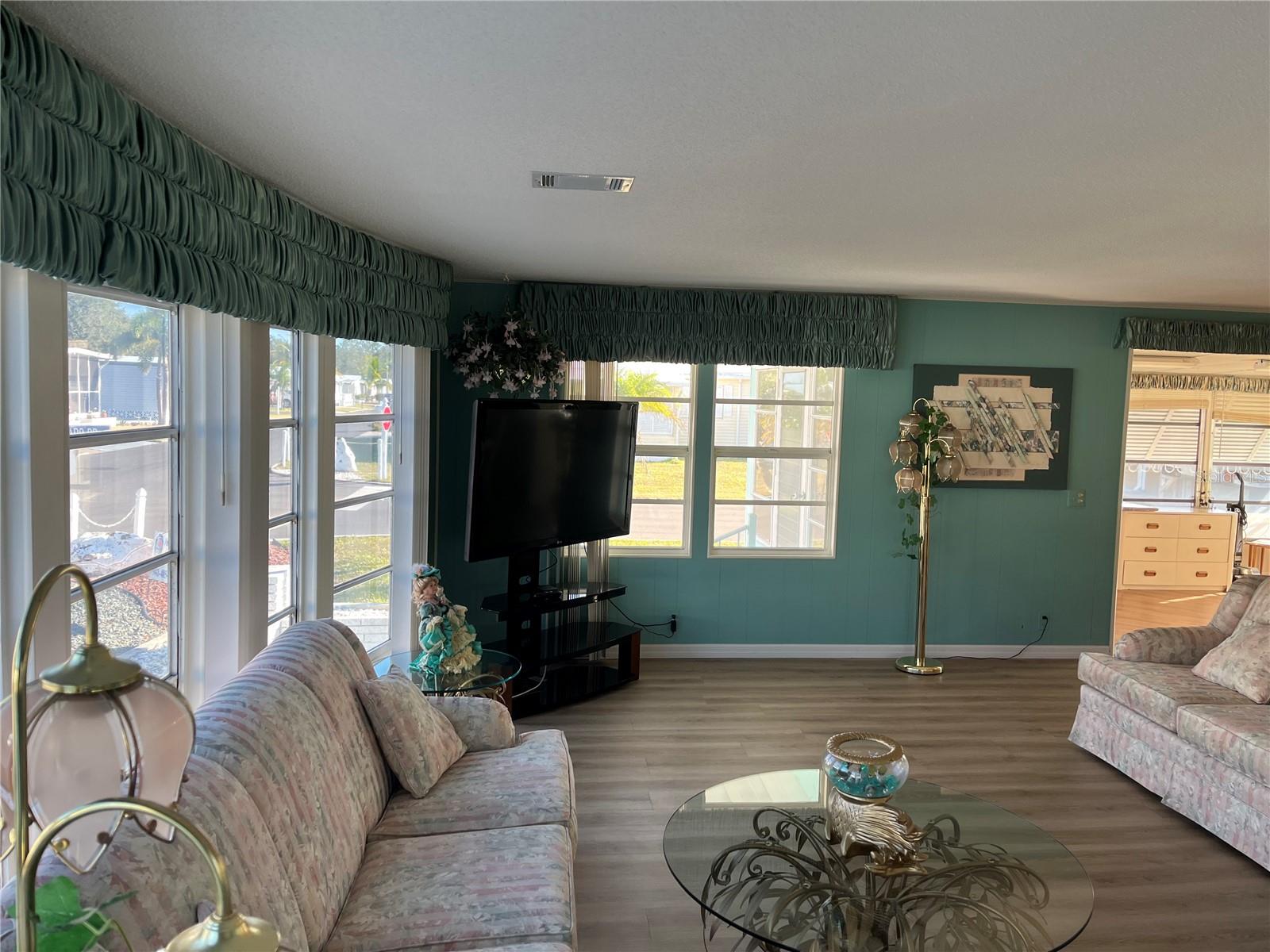518 CERVINA DR N — photo 12