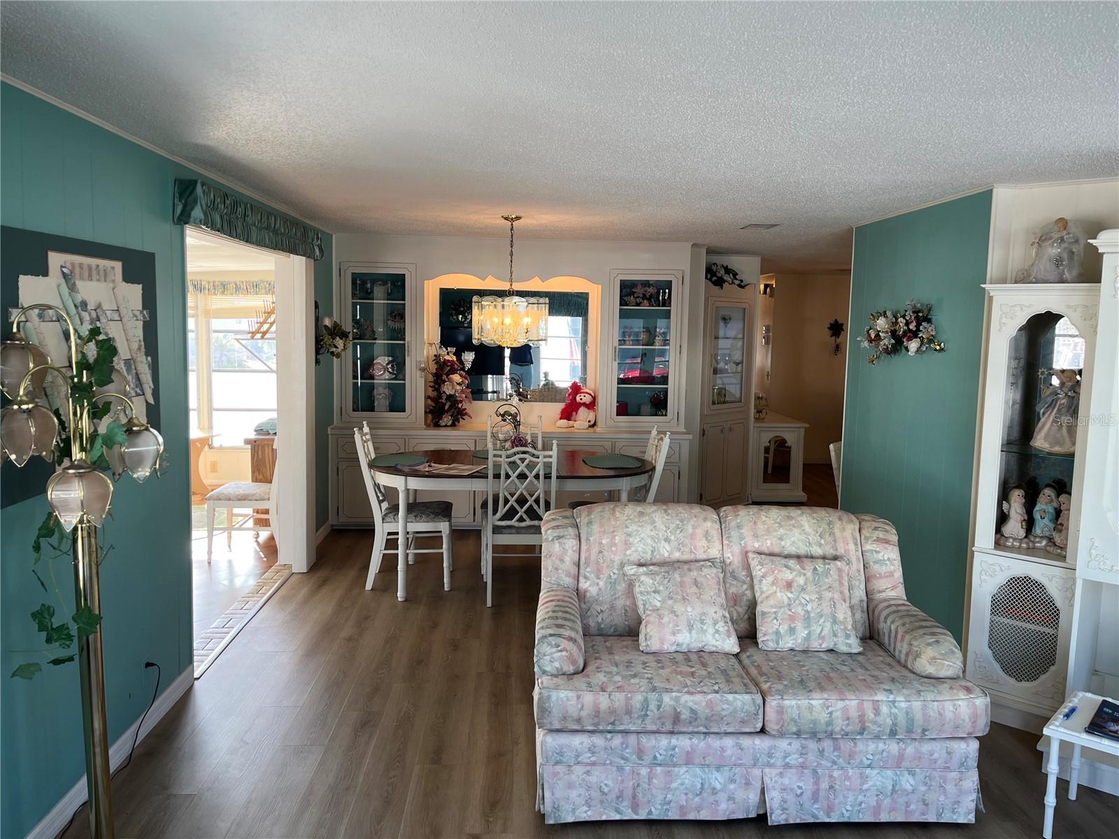 518 CERVINA DR N — photo 11
