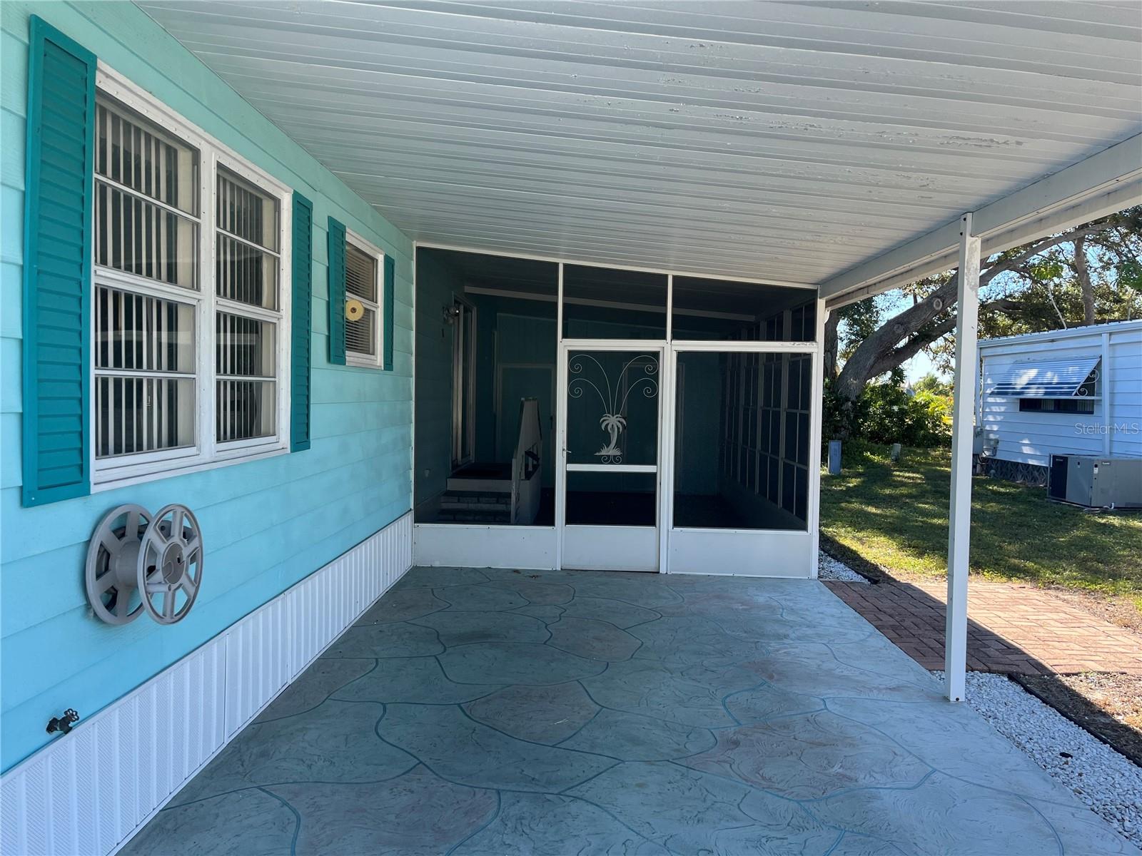 518 CERVINA DR N — photo 6