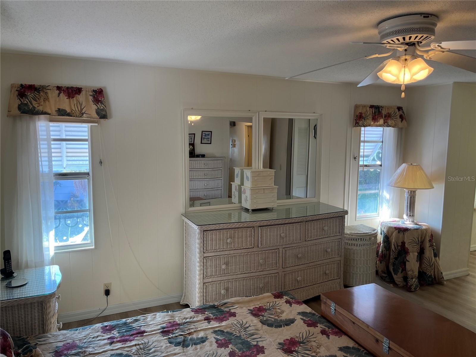 518 CERVINA DR N — photo 43