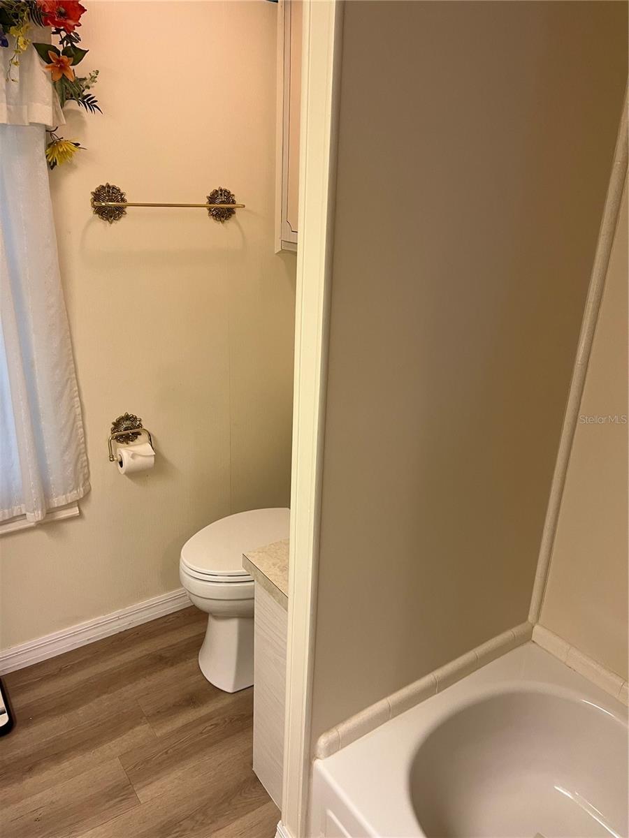 518 CERVINA DR N — photo 37