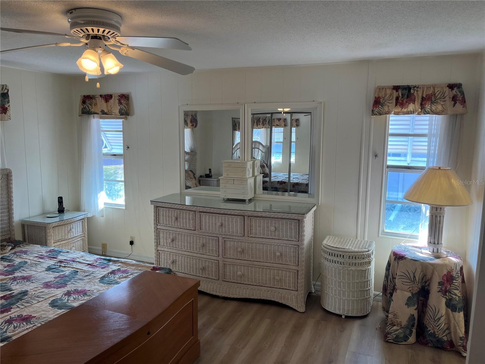518 CERVINA DR N — photo 39