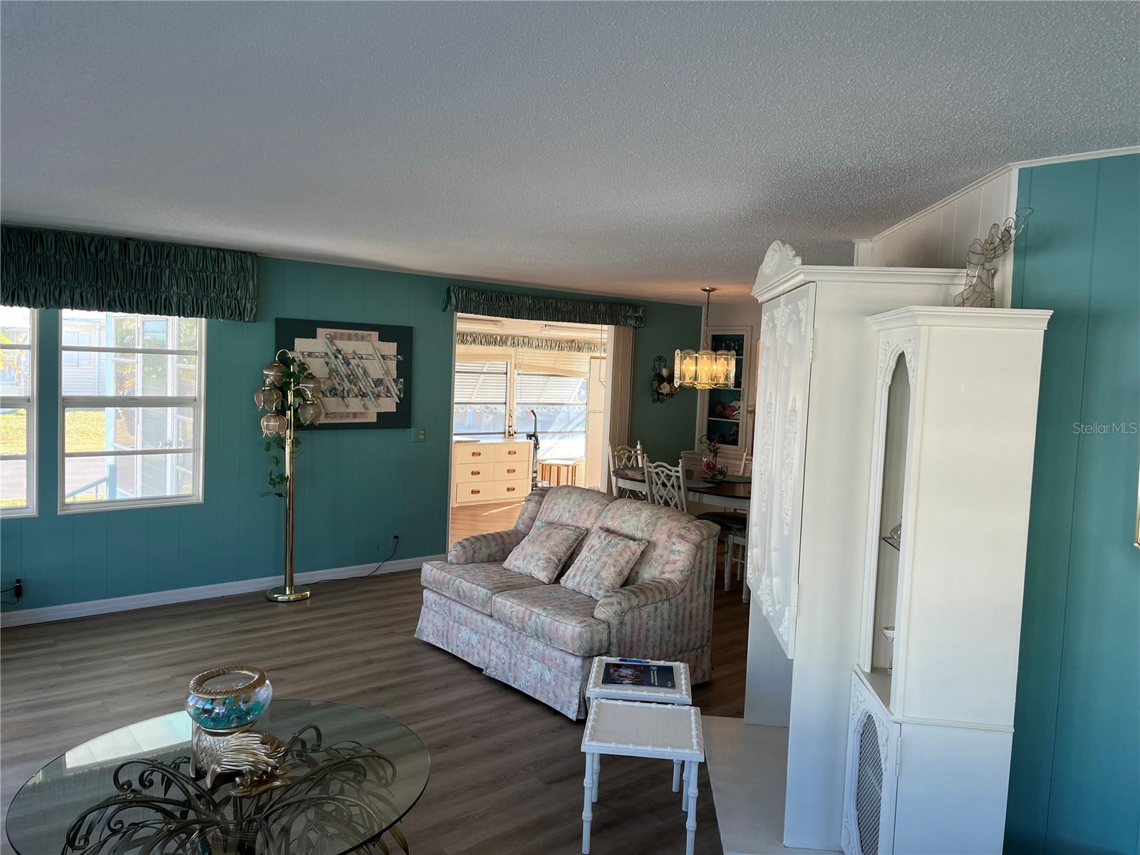 518 CERVINA DR N — photo 13