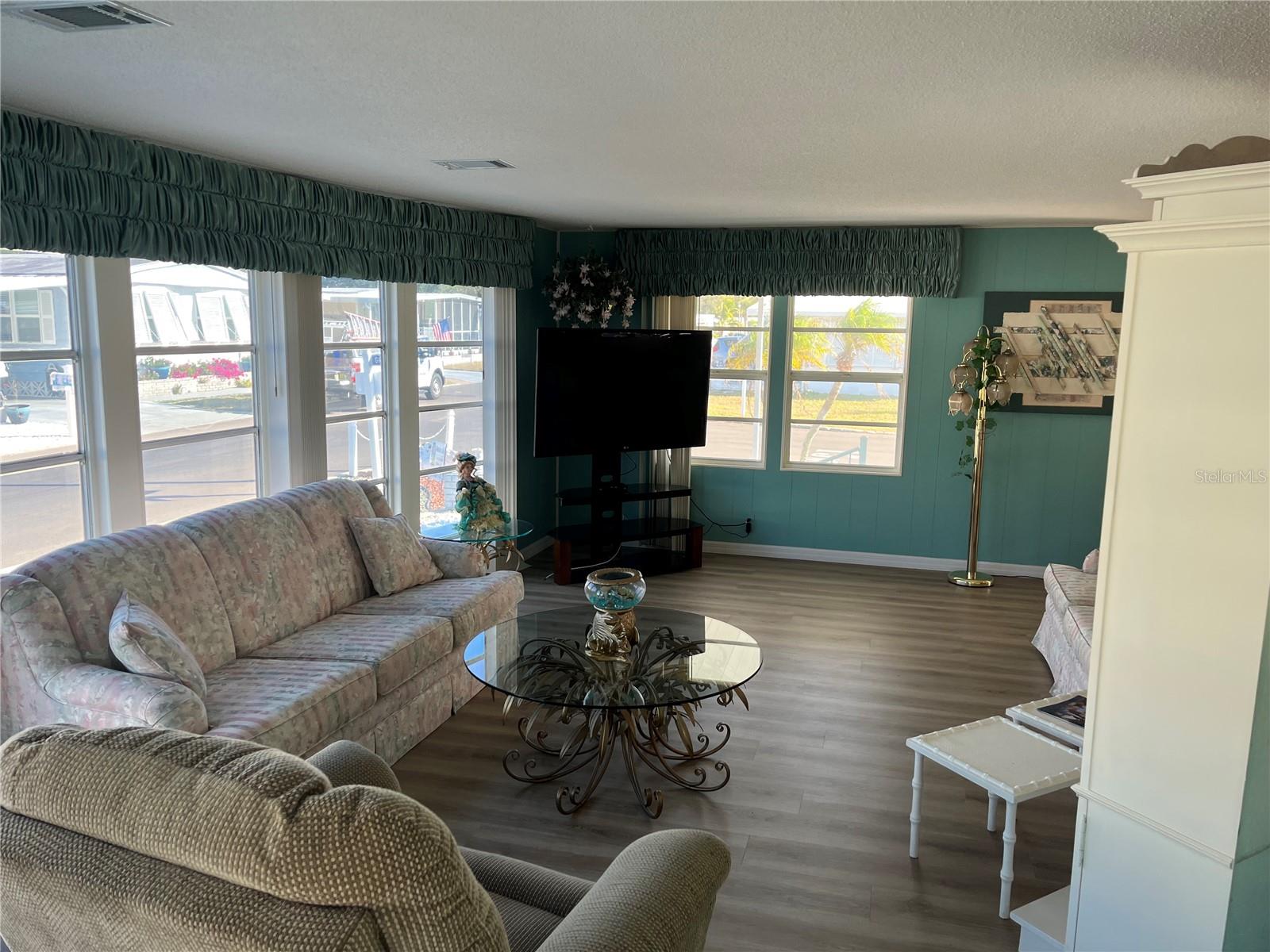 518 CERVINA DR N — photo 16