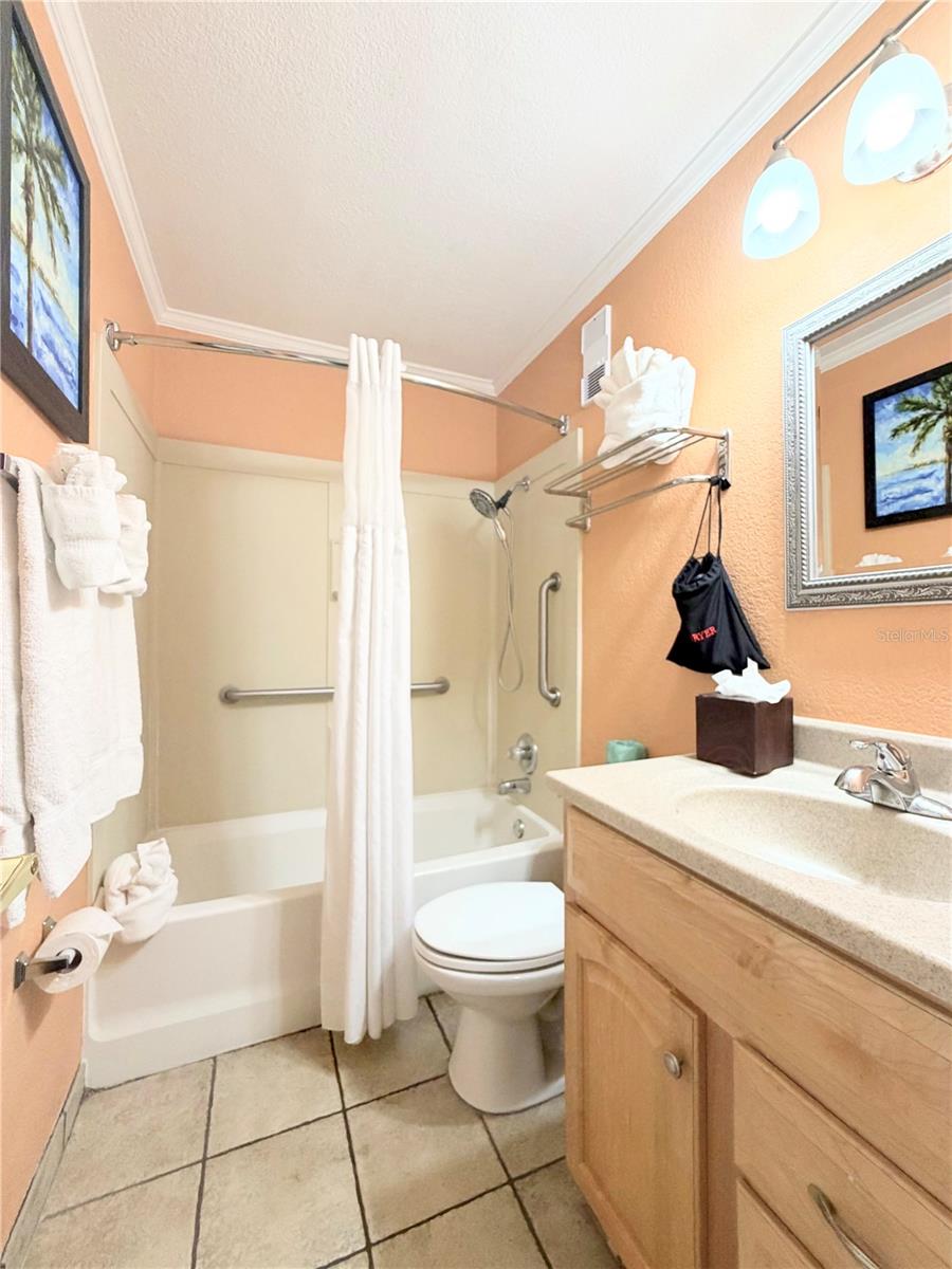 2506 N ROCKY POINT DR #305 — photo 10