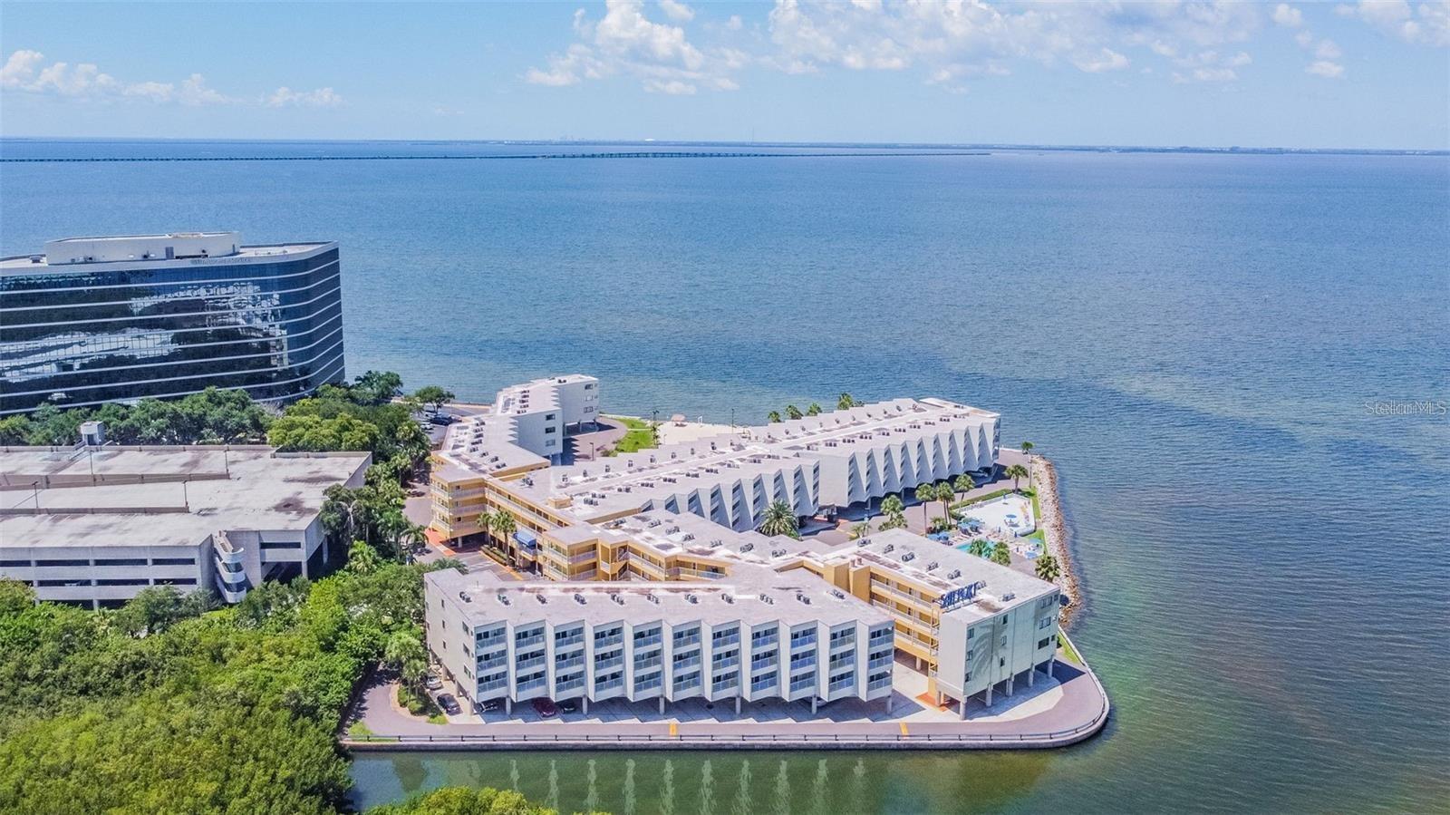 2506 N ROCKY POINT DR #305 — photo 3