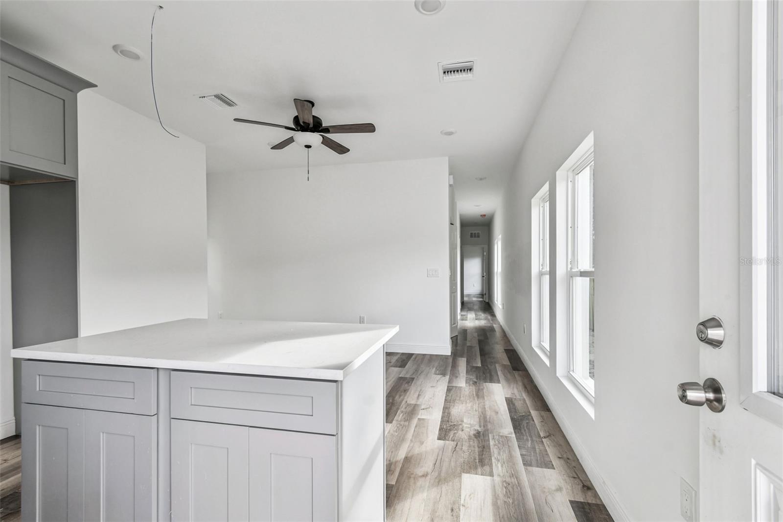2313 E COLUMBUS DR — photo 6