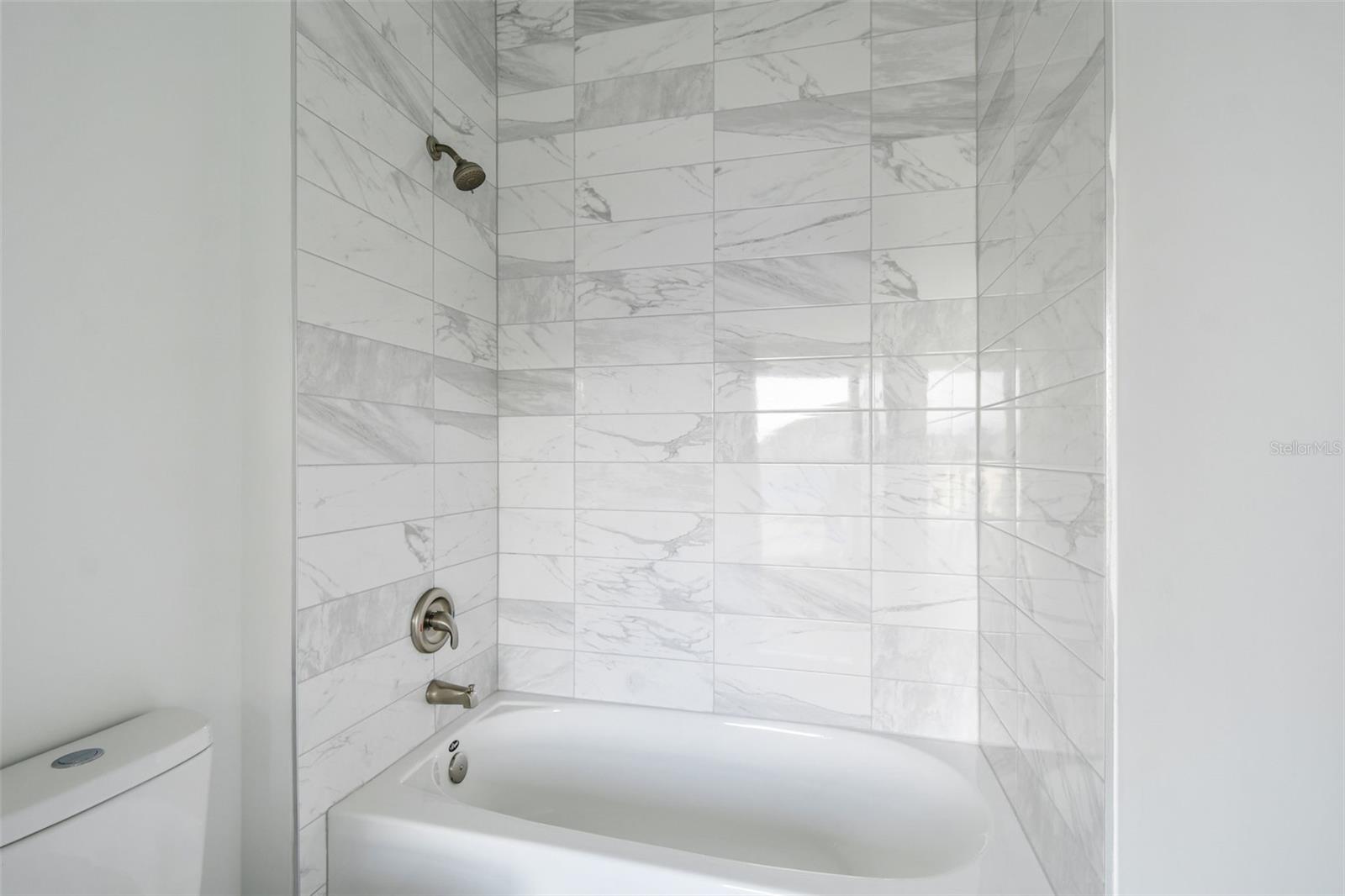 2313 E COLUMBUS DR — photo 40