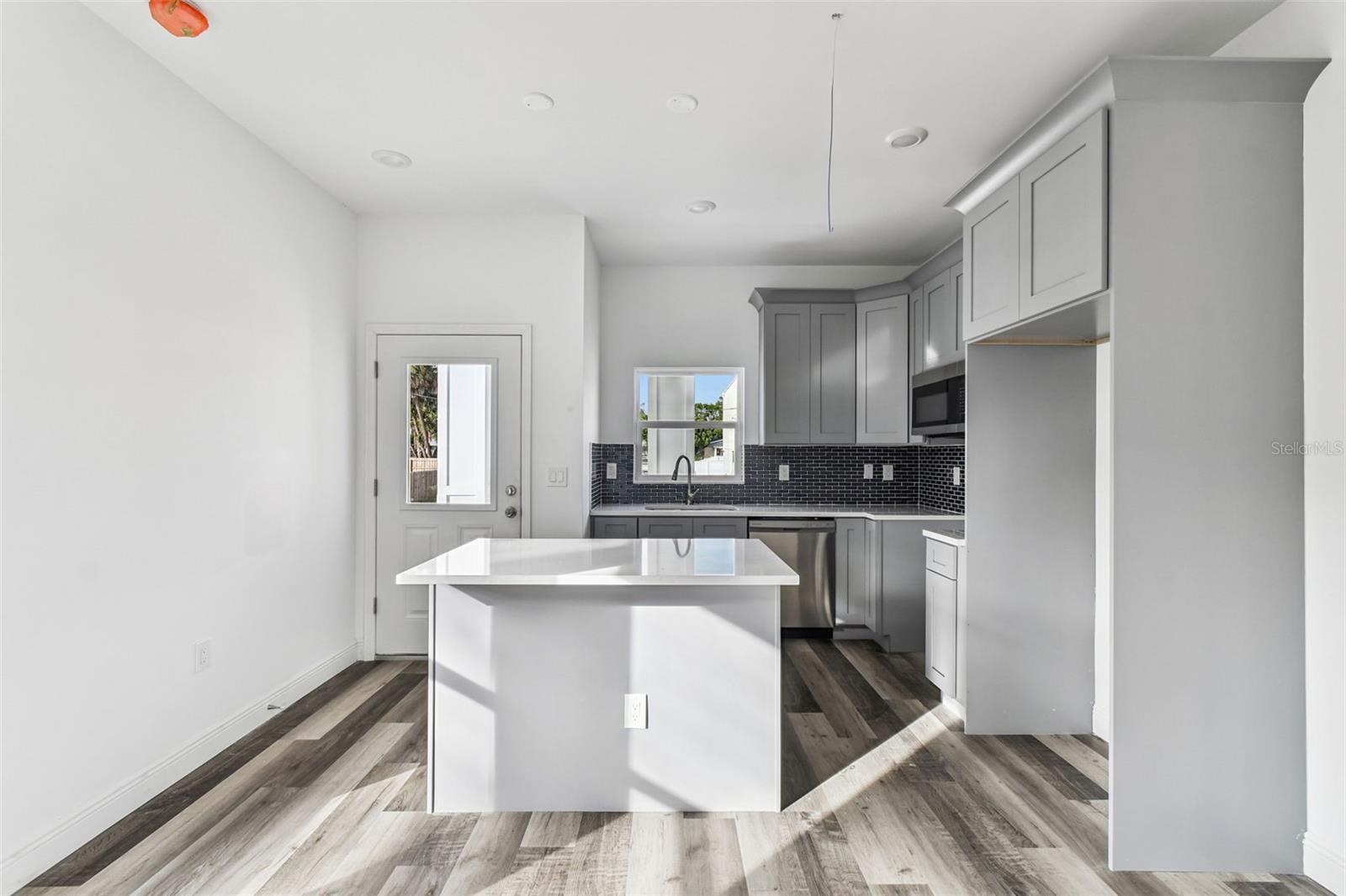 2313 E COLUMBUS DR — photo 24